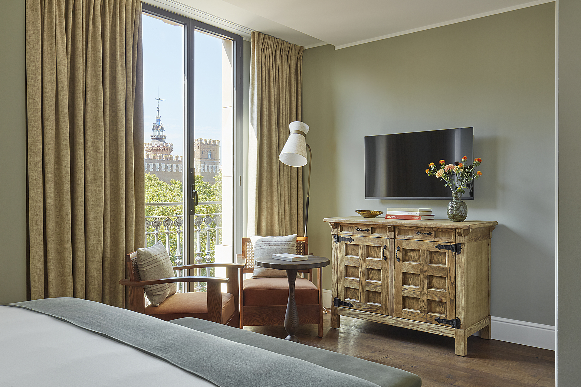 Double Deluxe City View King Bed