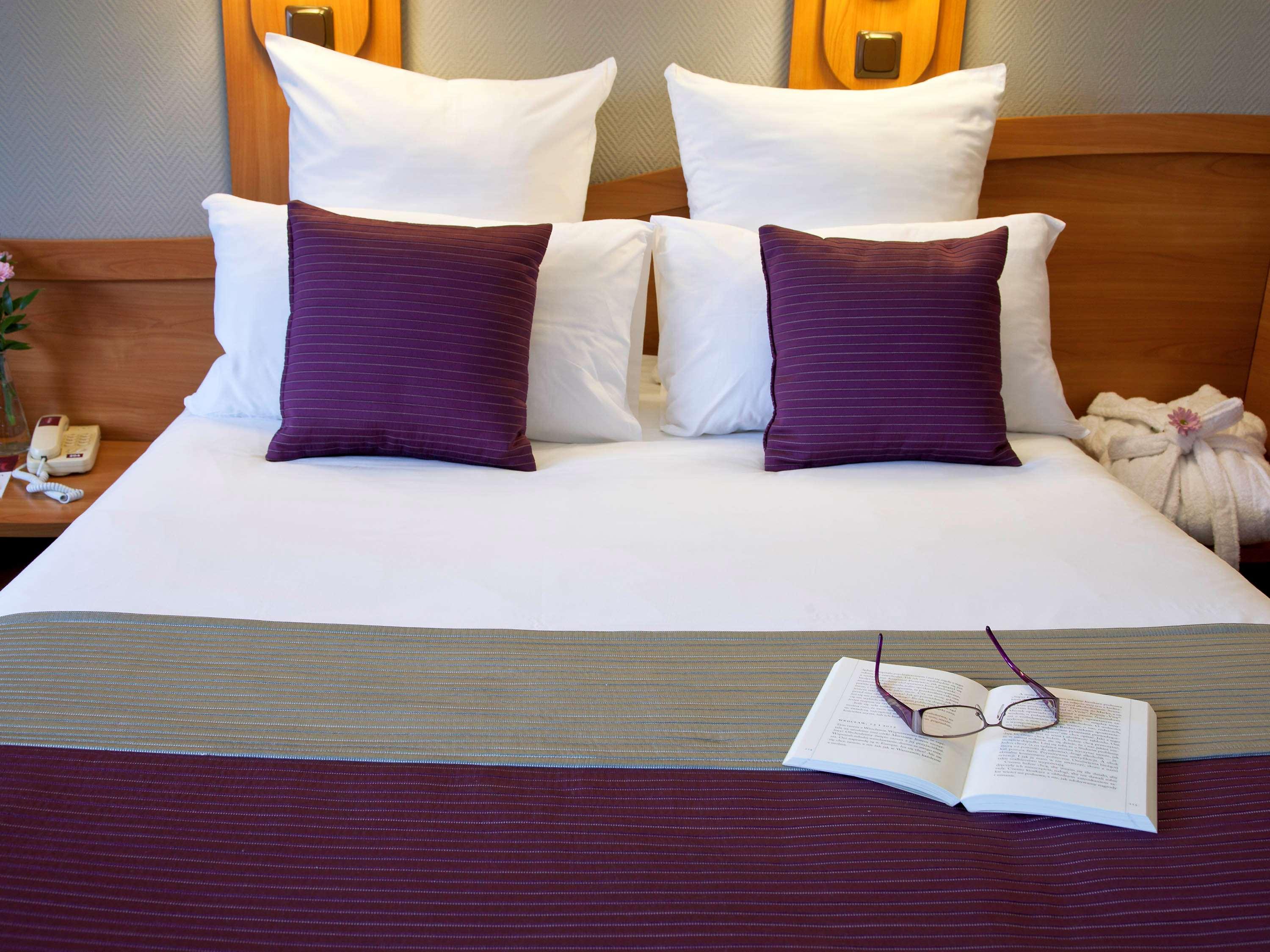 Double Queen Size Bed