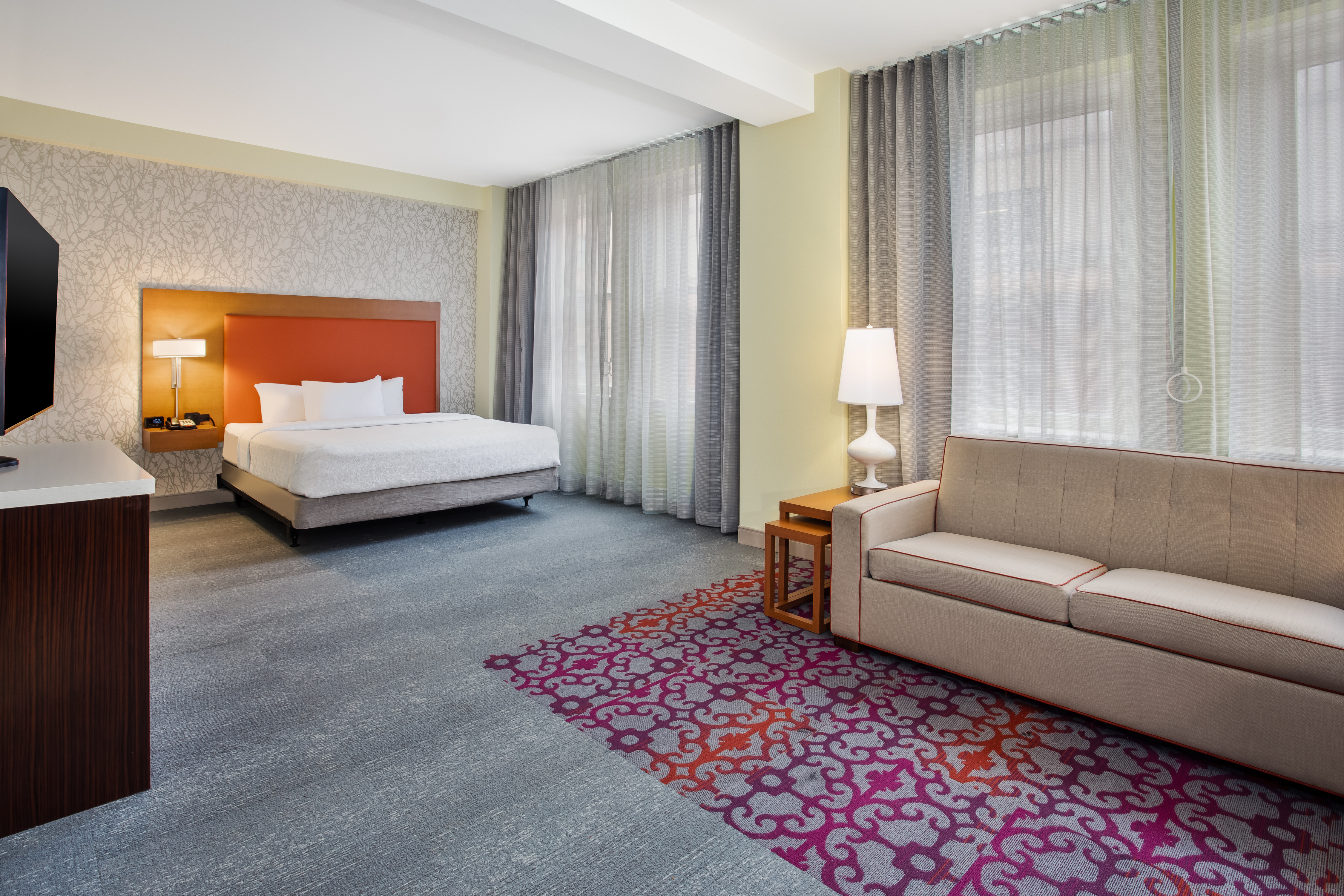 Studio Accessible King Size Bed