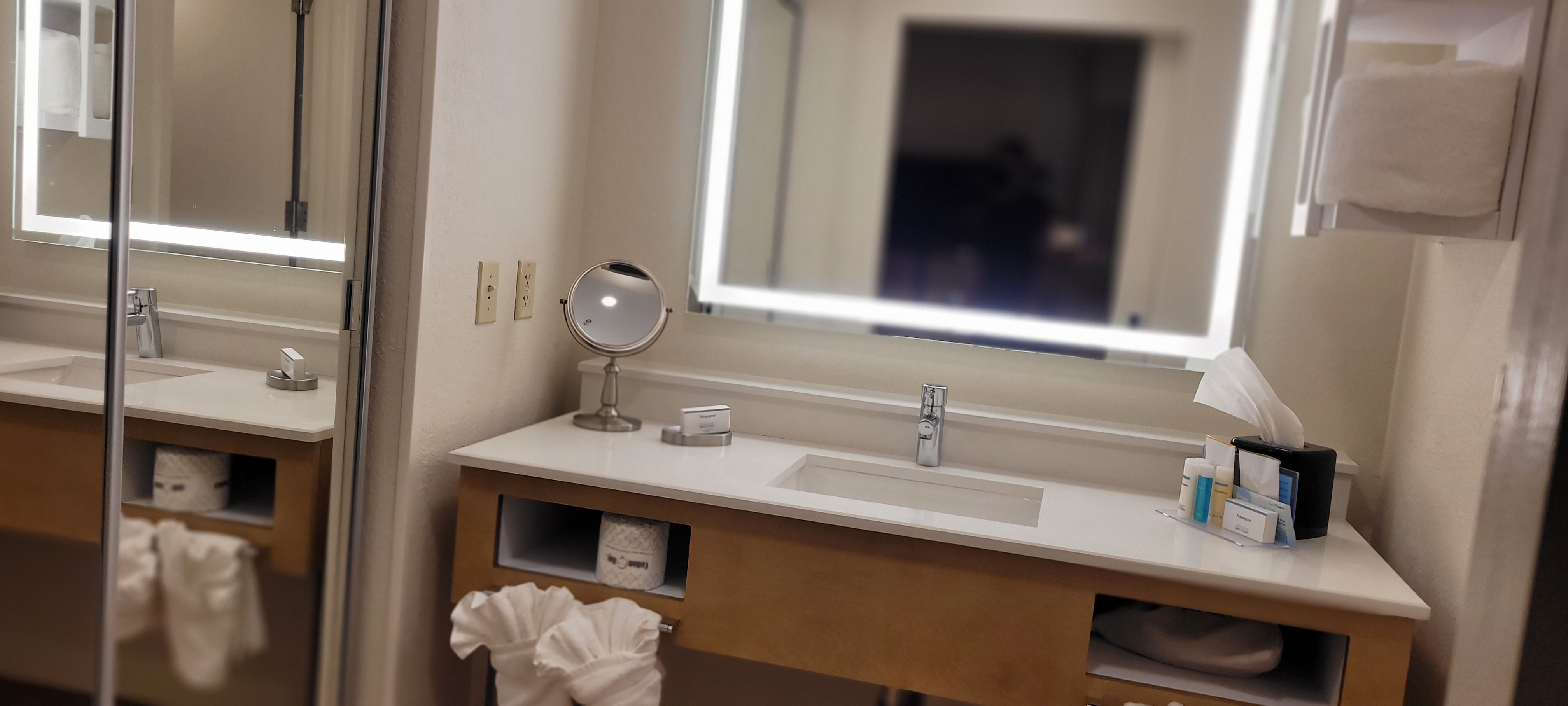 Studio Two Queen Beds