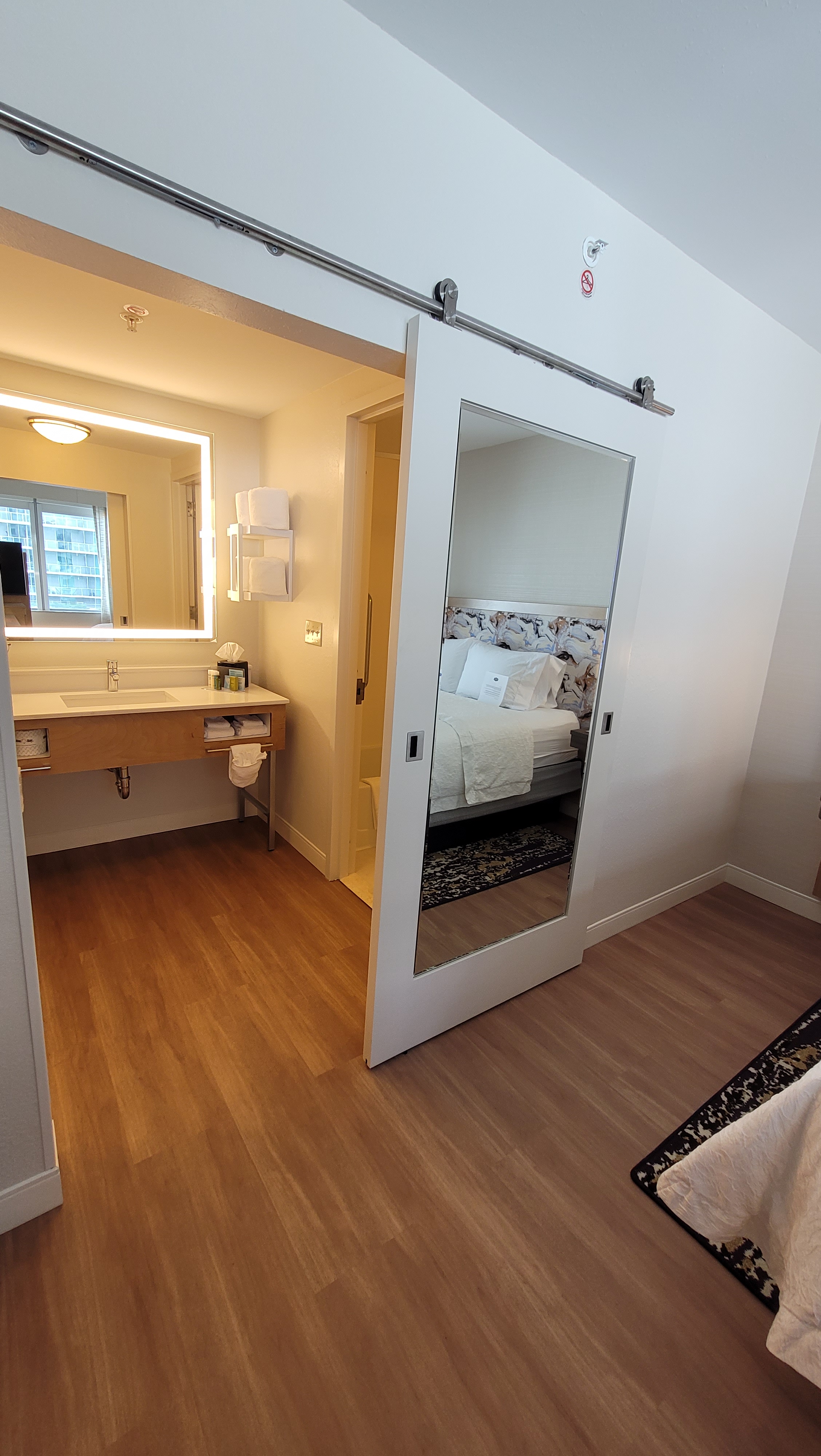 Studio Two Queen Beds Non Smoking