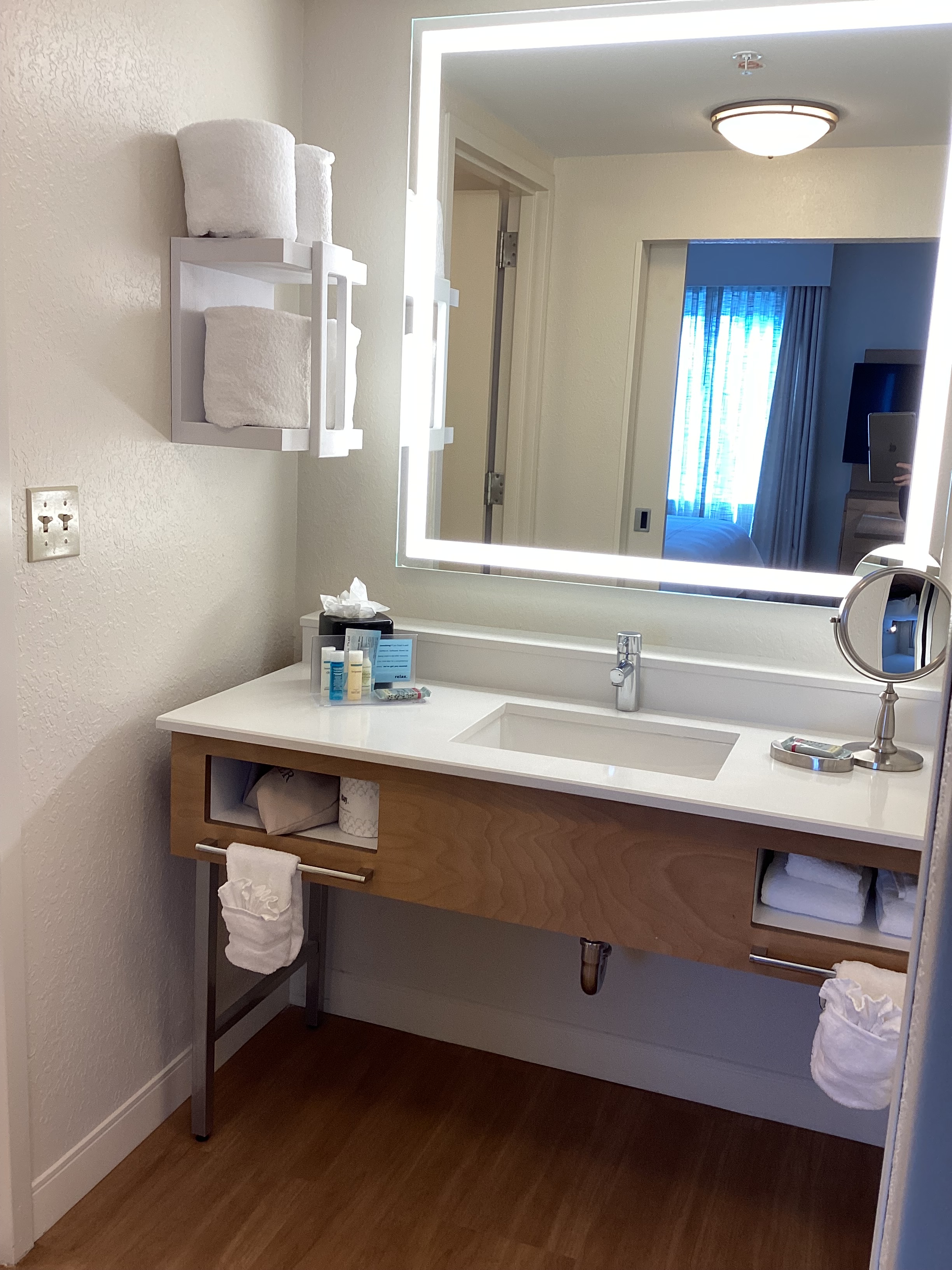 Studio Two Queen Beds Non Smoking