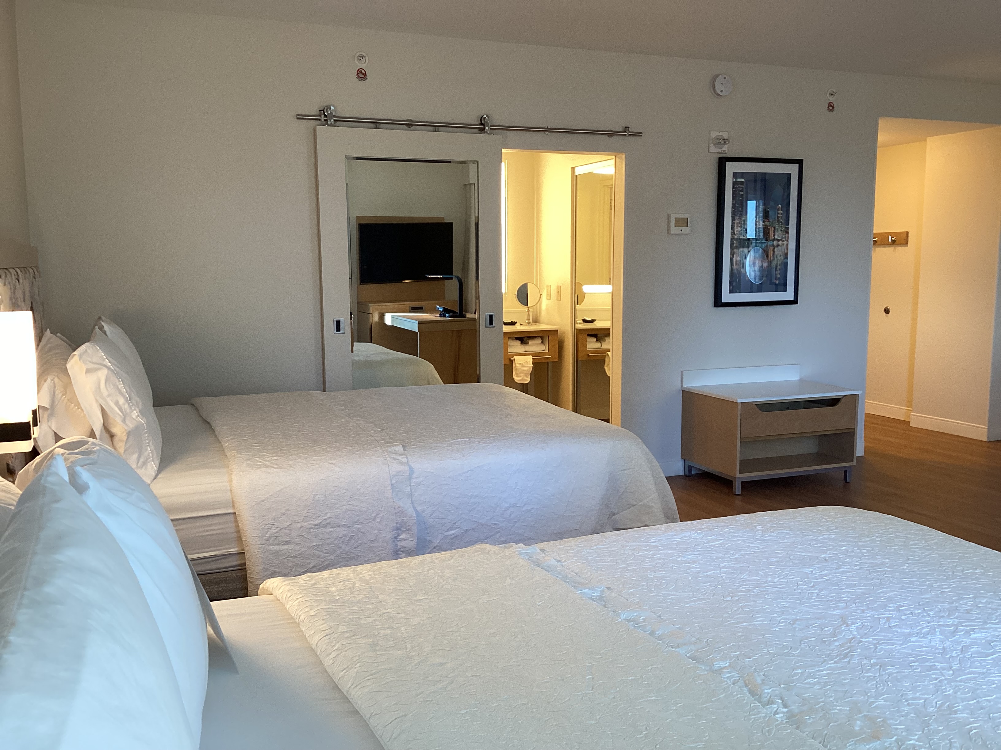 Studio Two Queen Beds Non Smoking