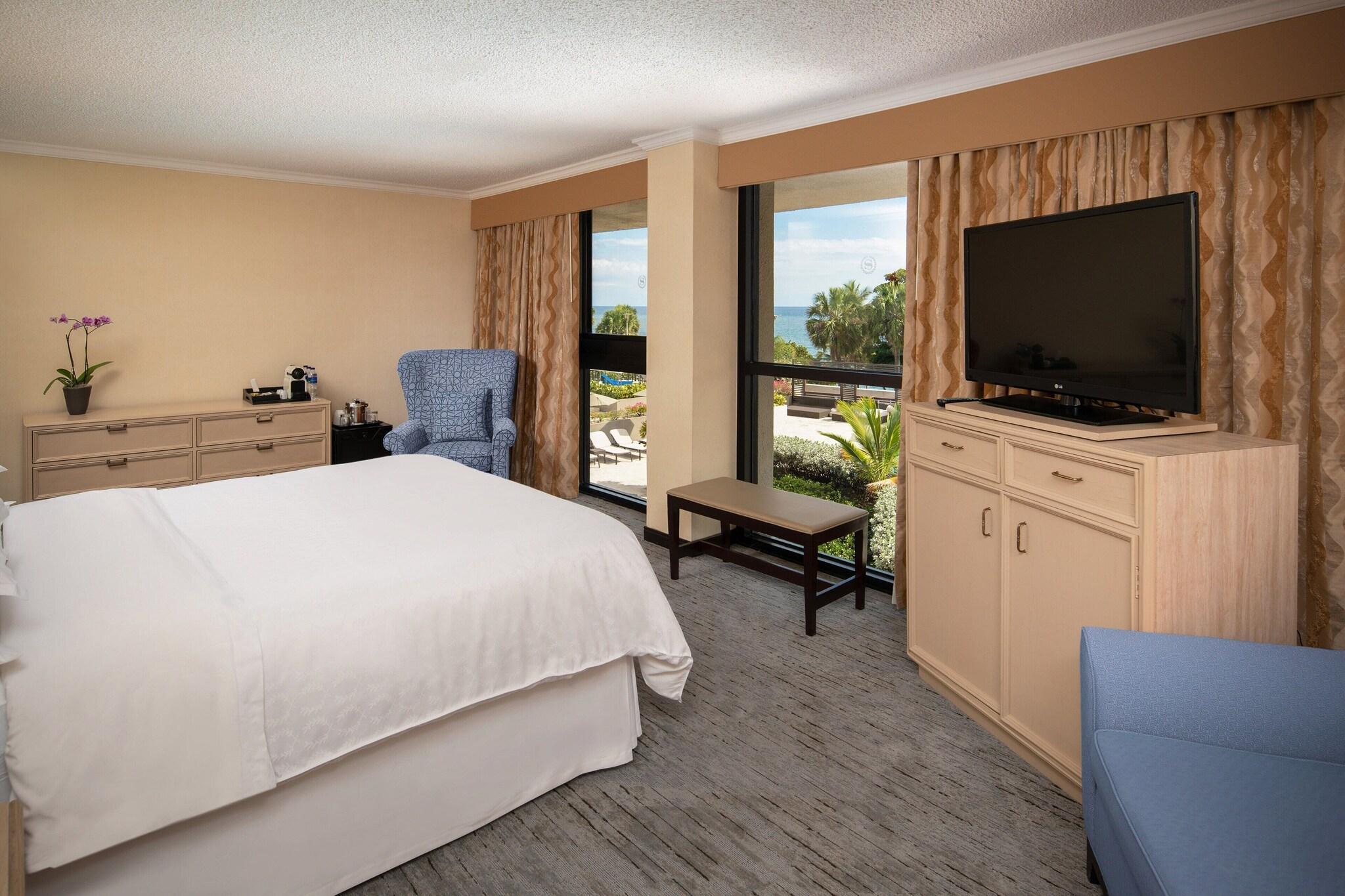 Junior Suite Queen Size Bed