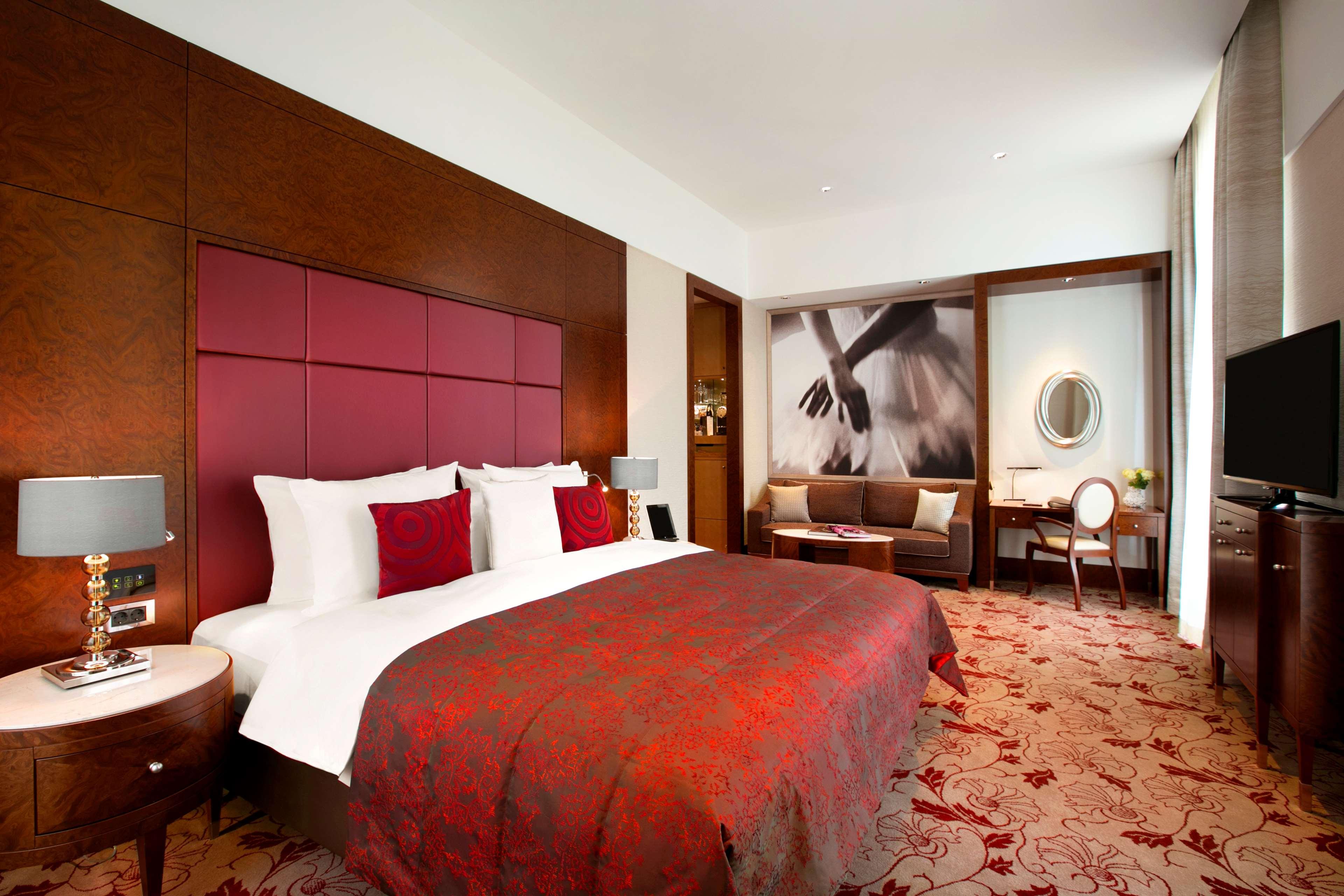 Double or Twin Deluxe King Bed