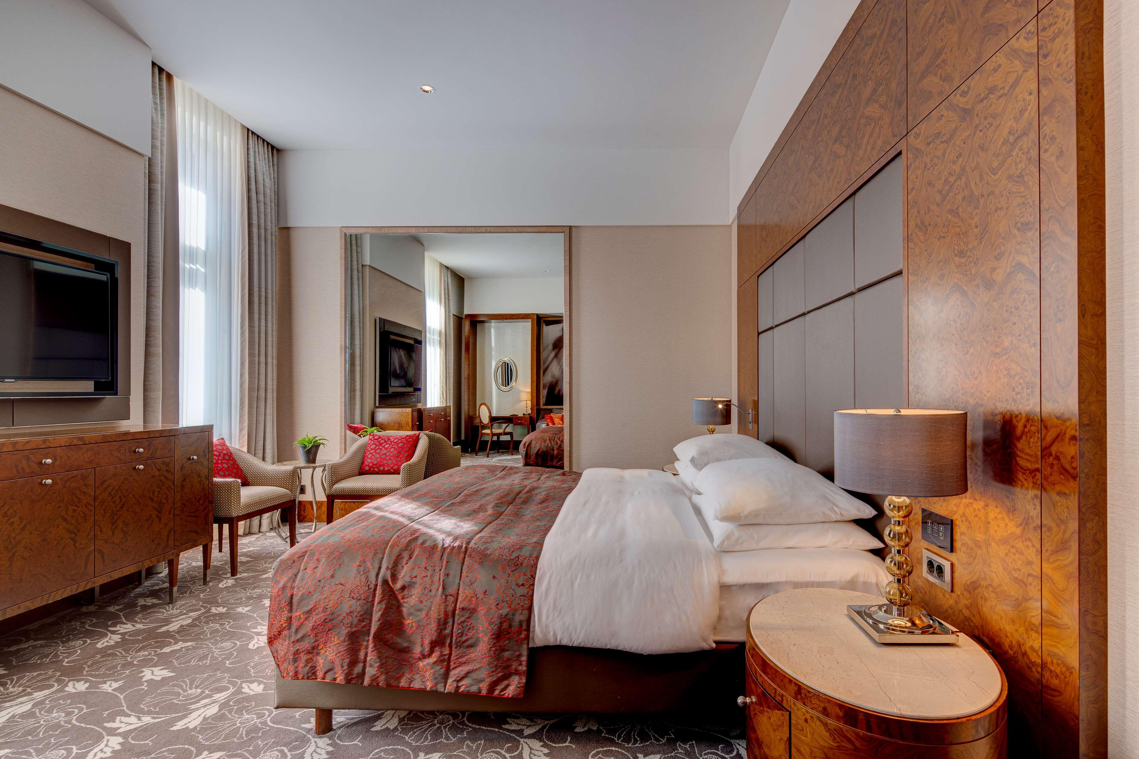 Double or Twin Deluxe King Bed