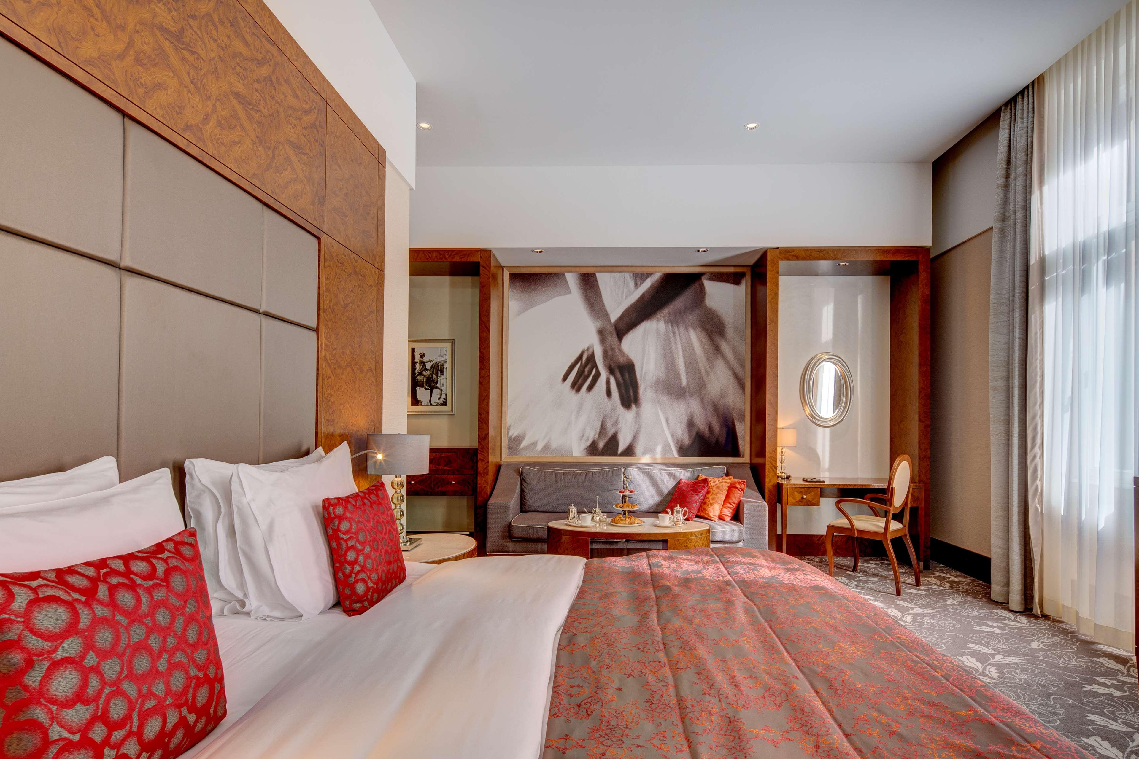 Double or Twin Deluxe King Bed