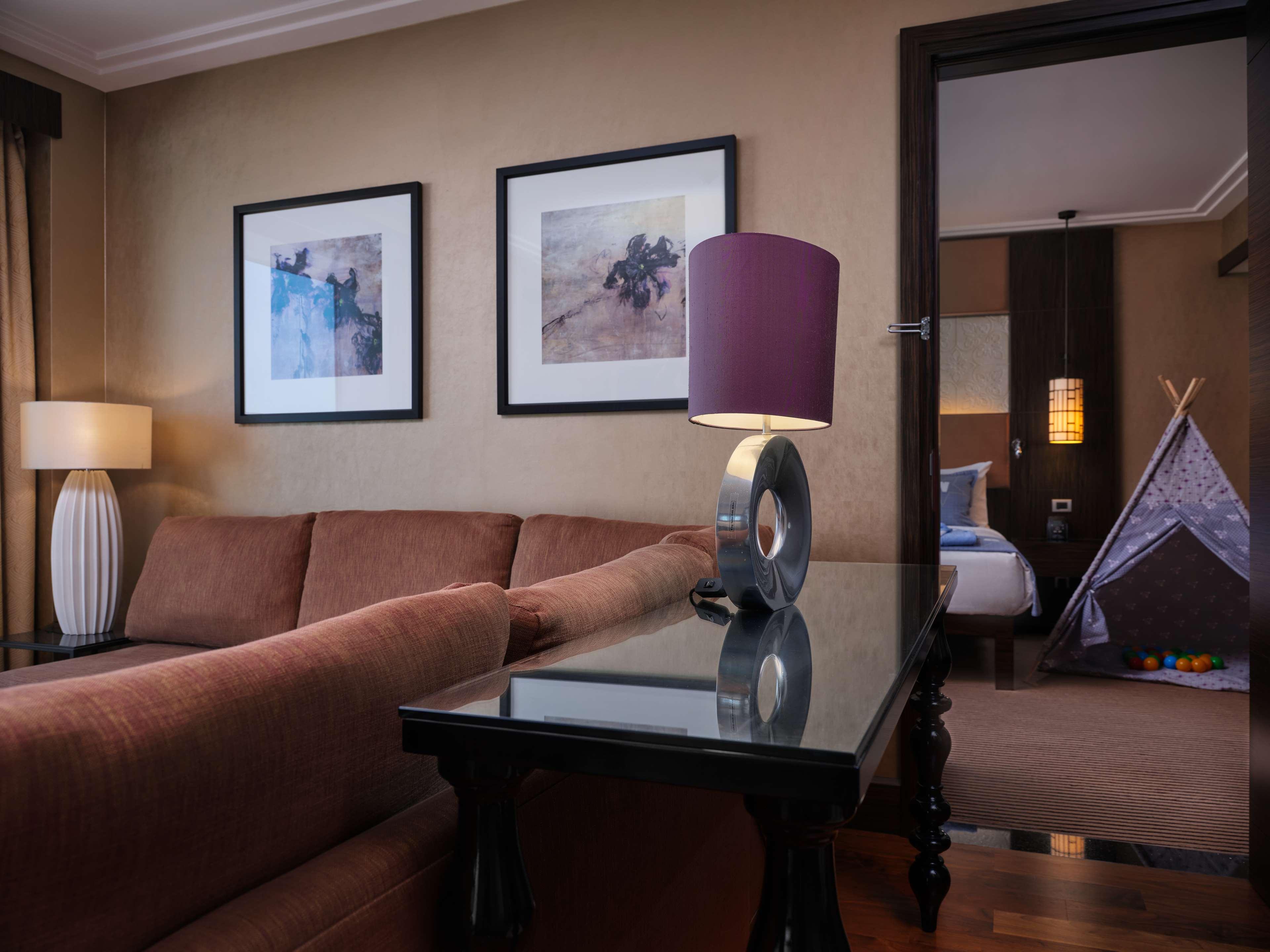 Room Connecting Room