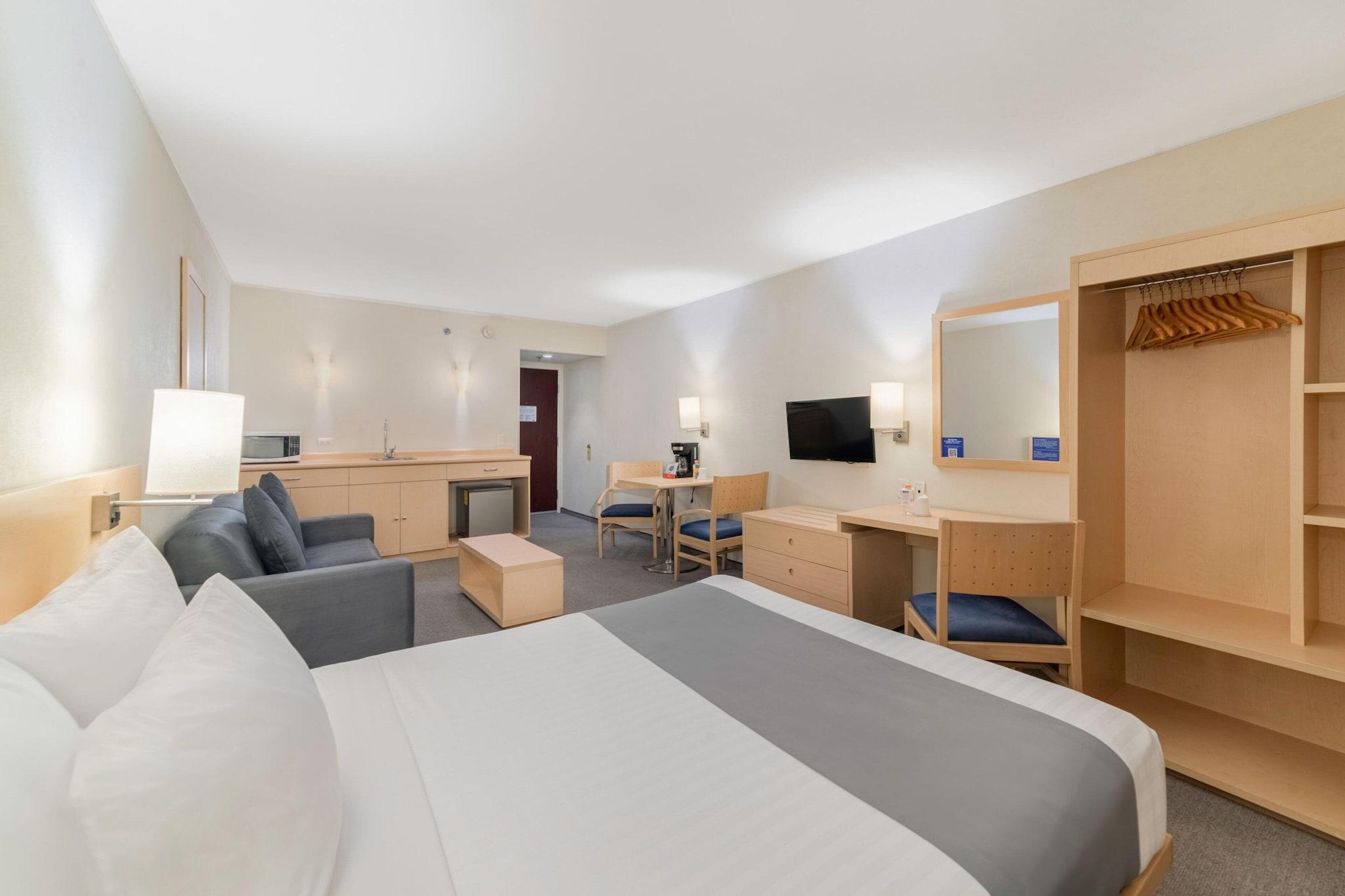 Suite Queen Size Bed