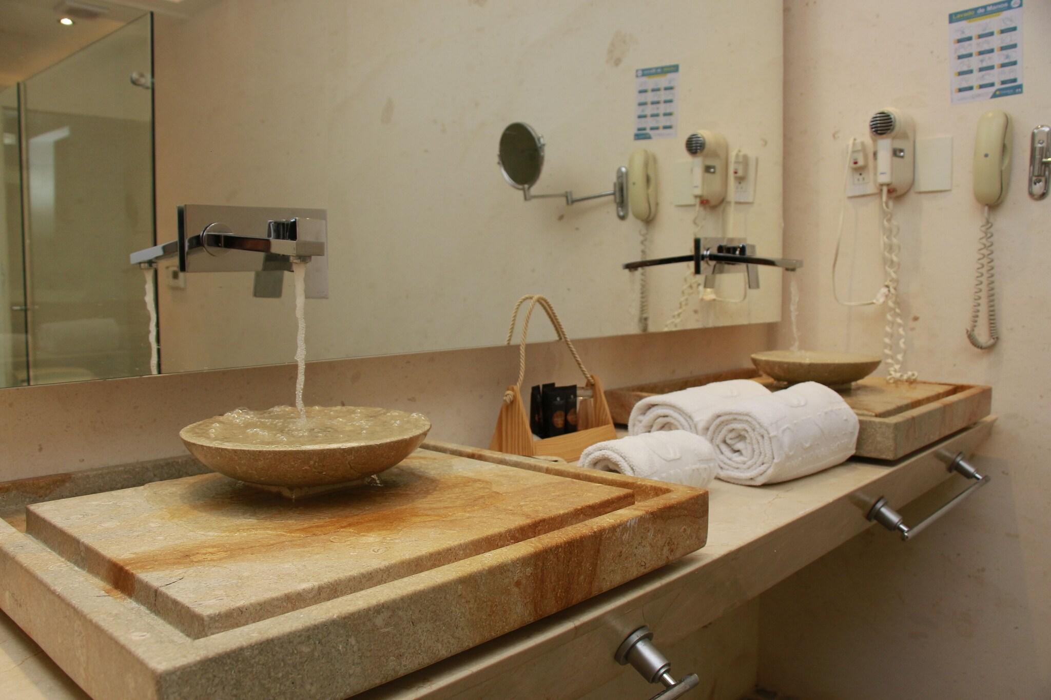 Suite Deluxe King Bed