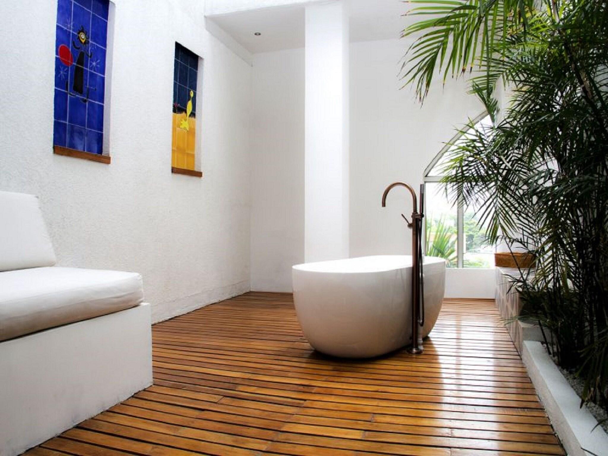 Suite Deluxe King Bed