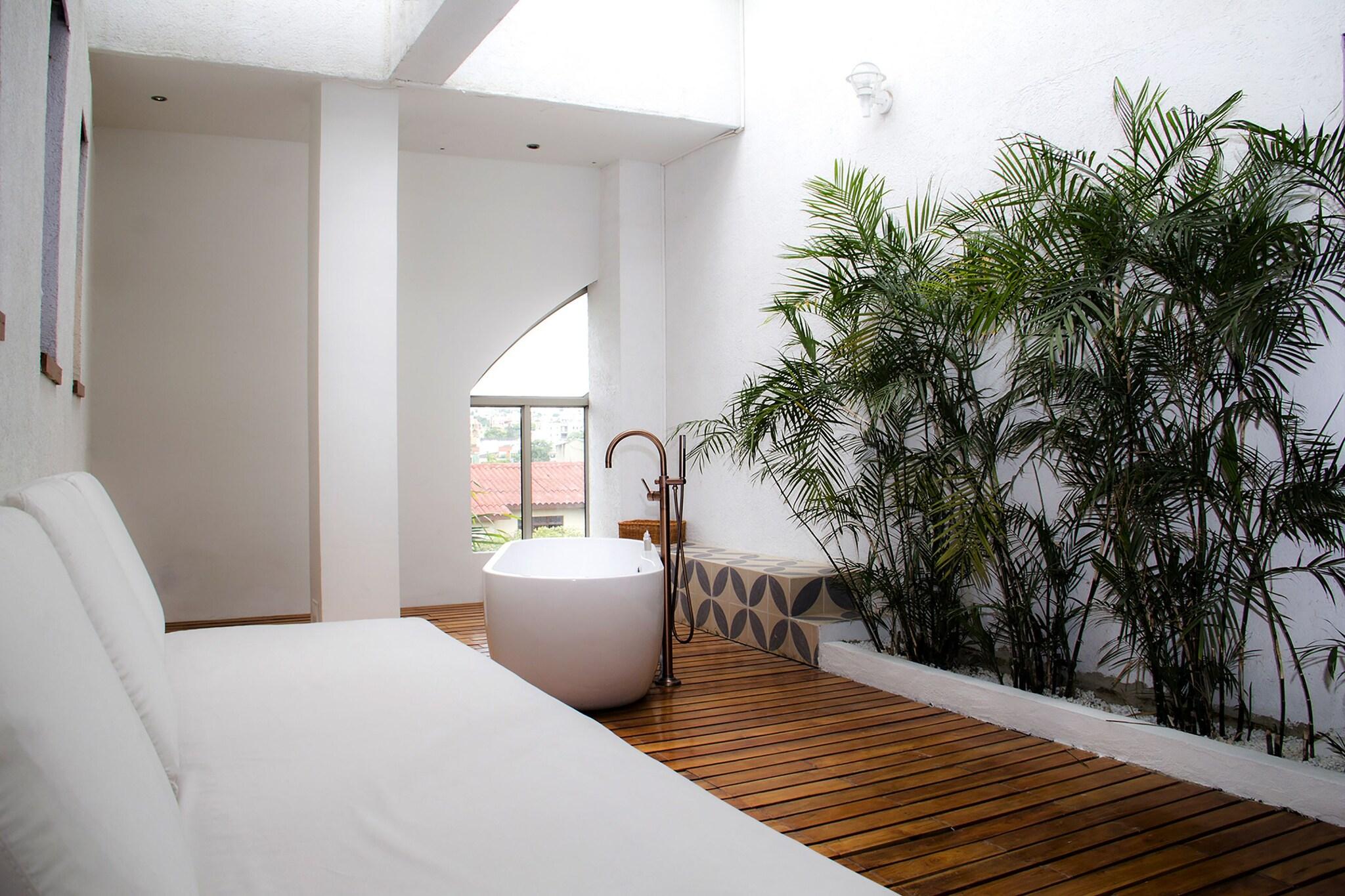 Suite Deluxe King Bed