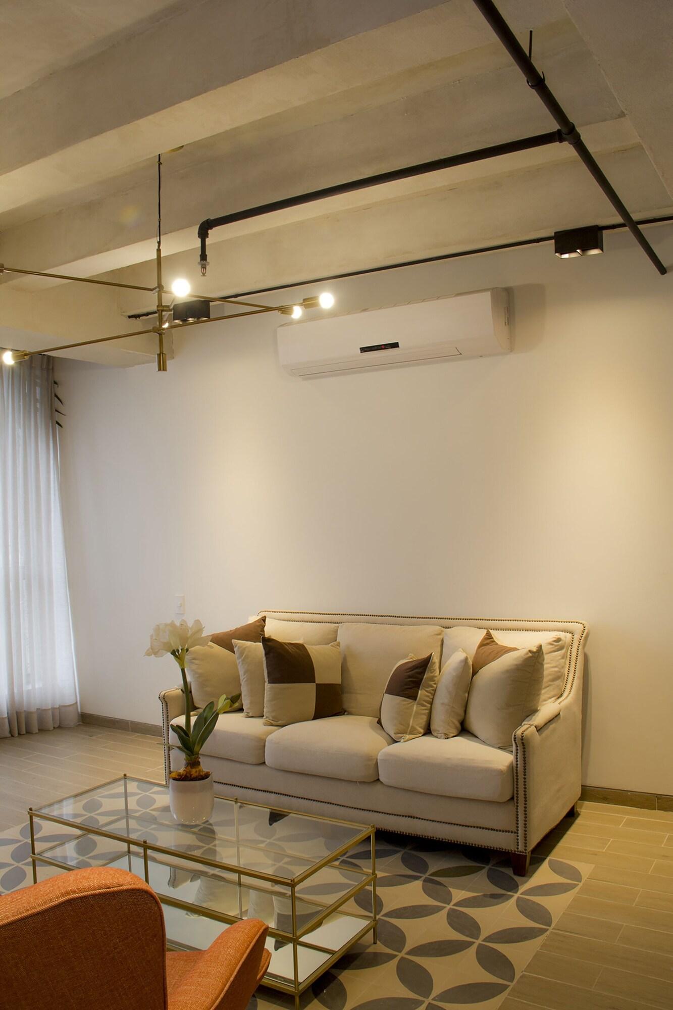 Suite Deluxe King Bed