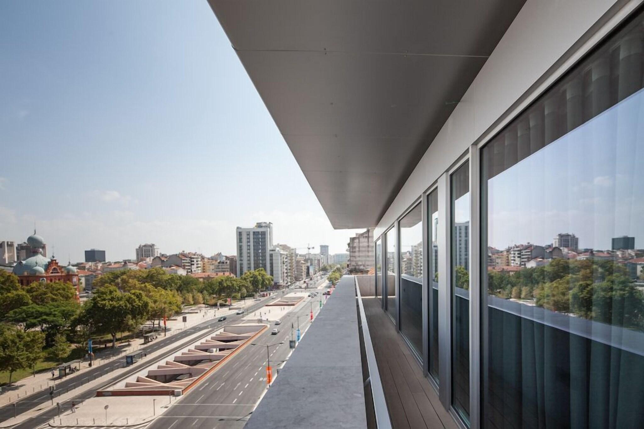 Studio King Size Bed