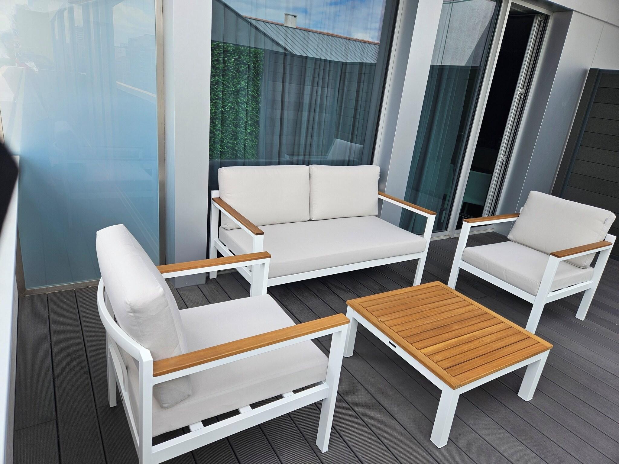 Studio King Size Bed