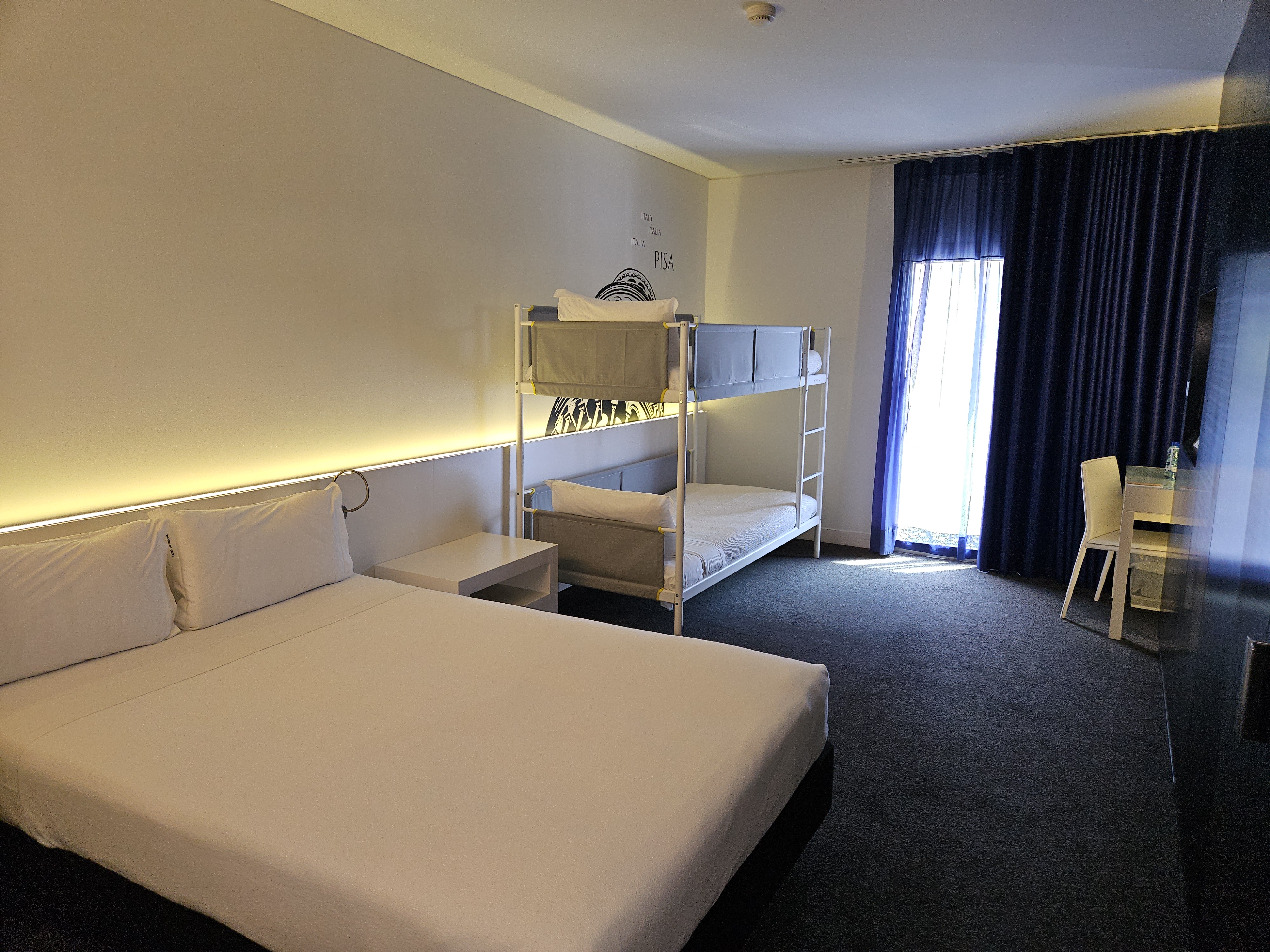 Family Room Capacity 4