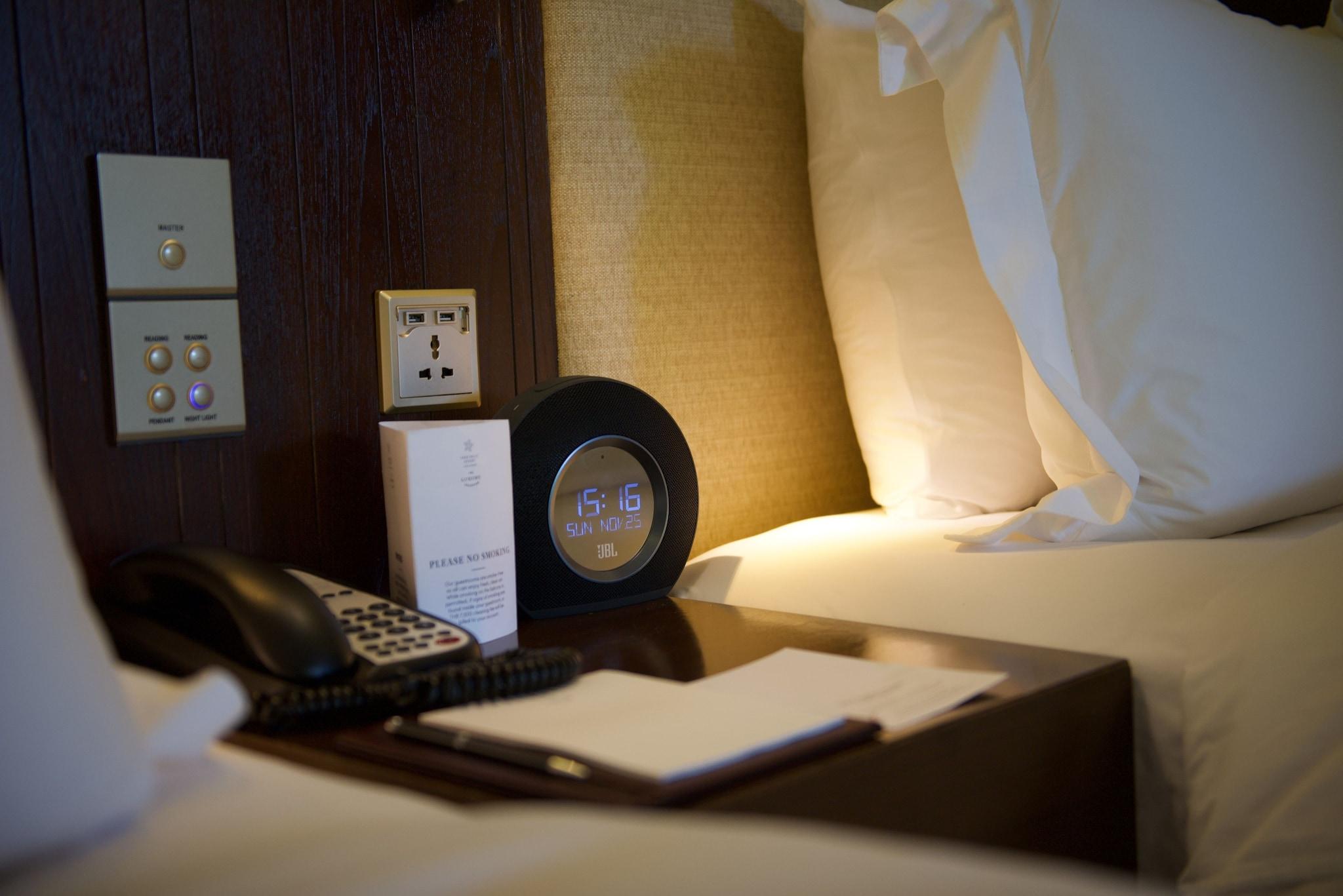 Suite Partial Ocean View King Bed