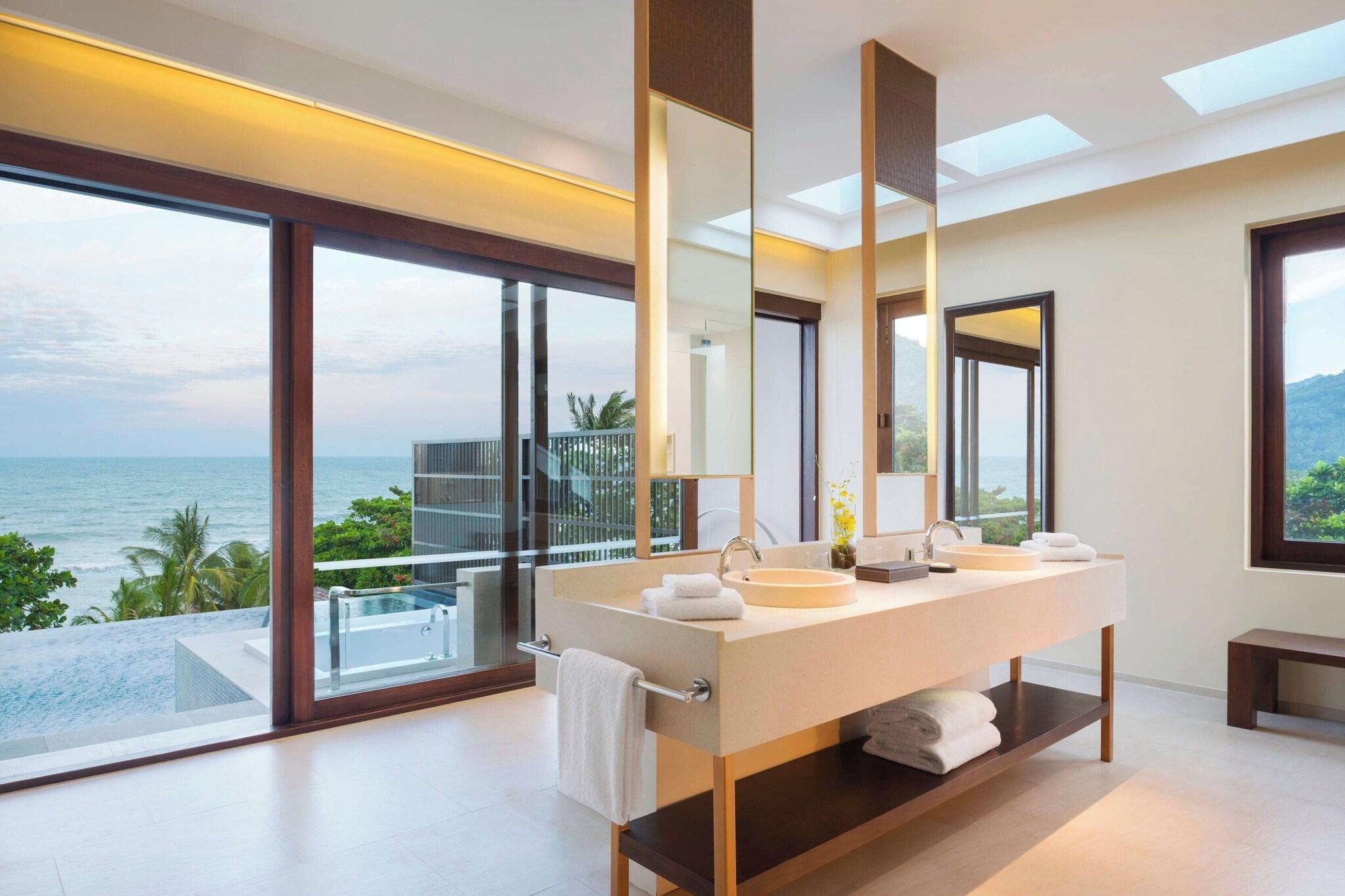 Suite Ocean View King Bed