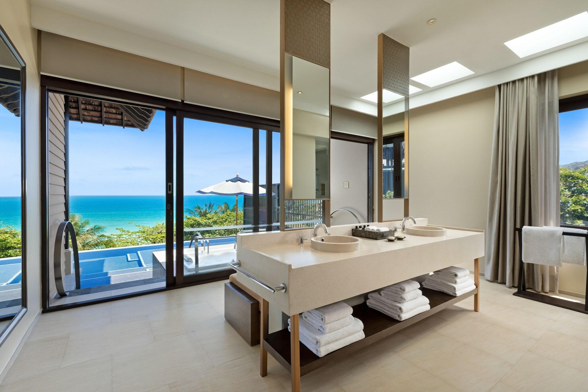 Suite Ocean View King Bed