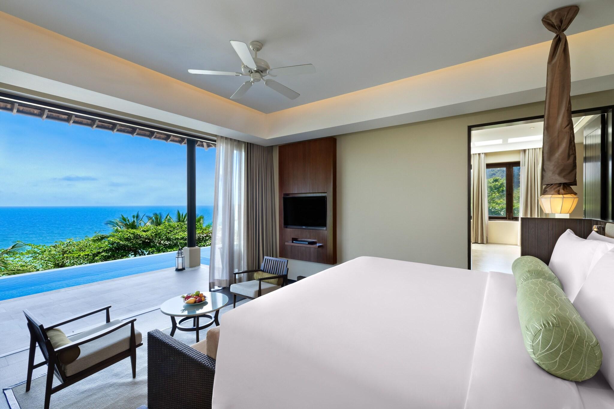 Suite Ocean View King Bed