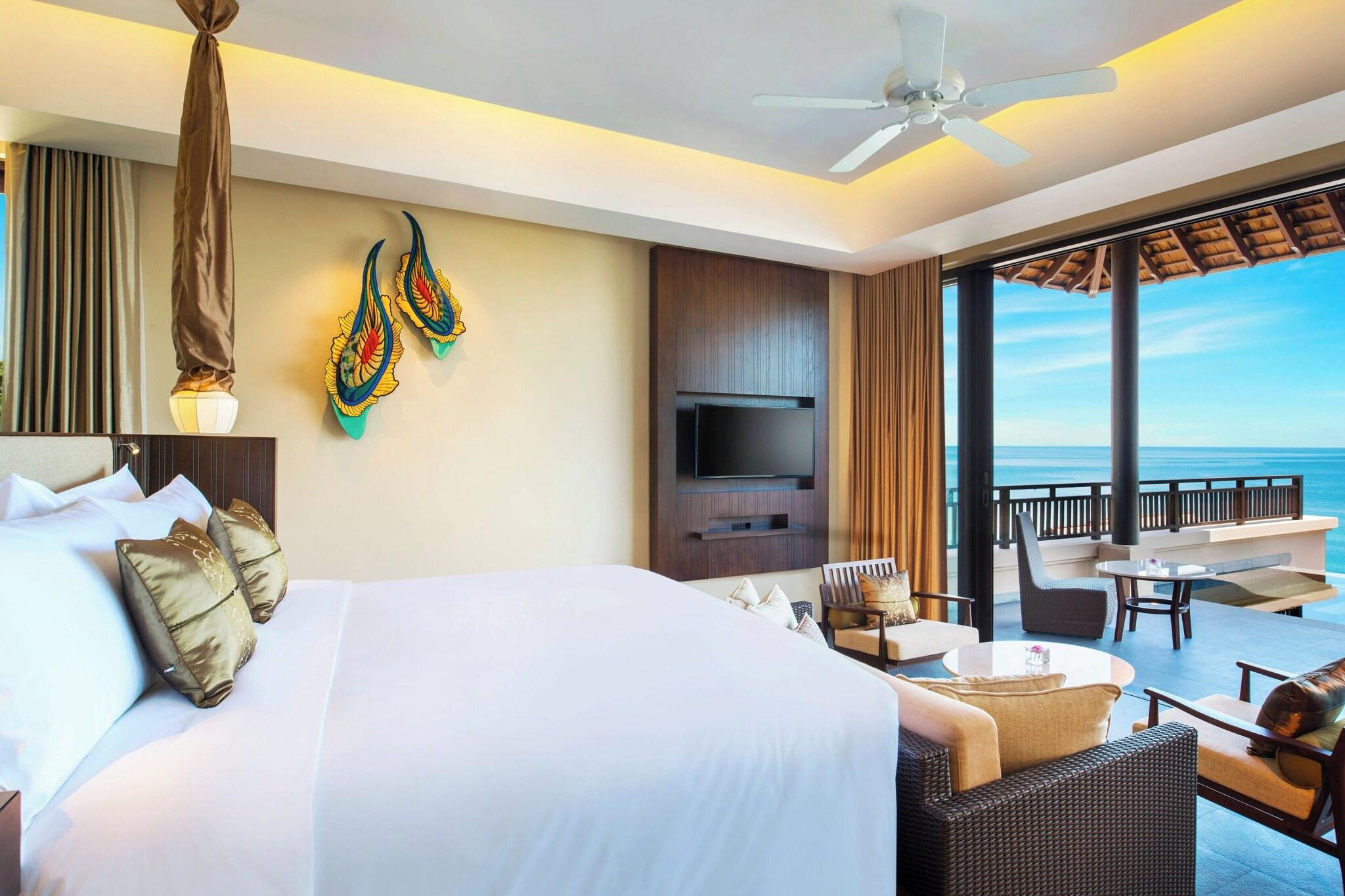 Suite Ocean View King Bed
