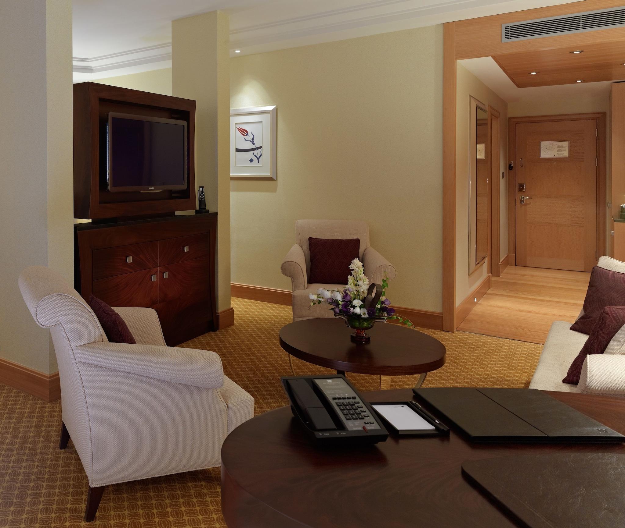 Junior Suite City View King Bed