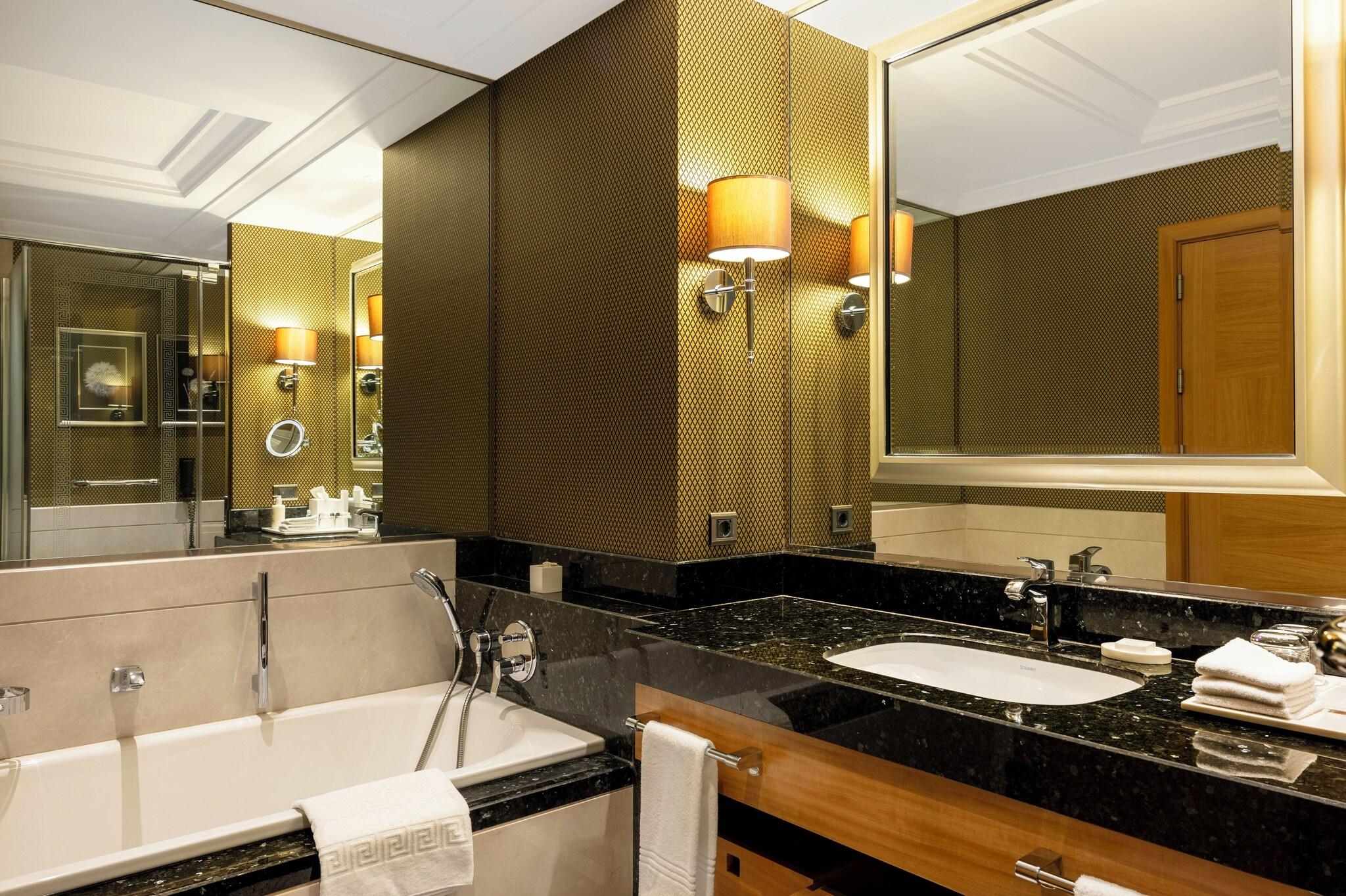 Suite Smoking with Views