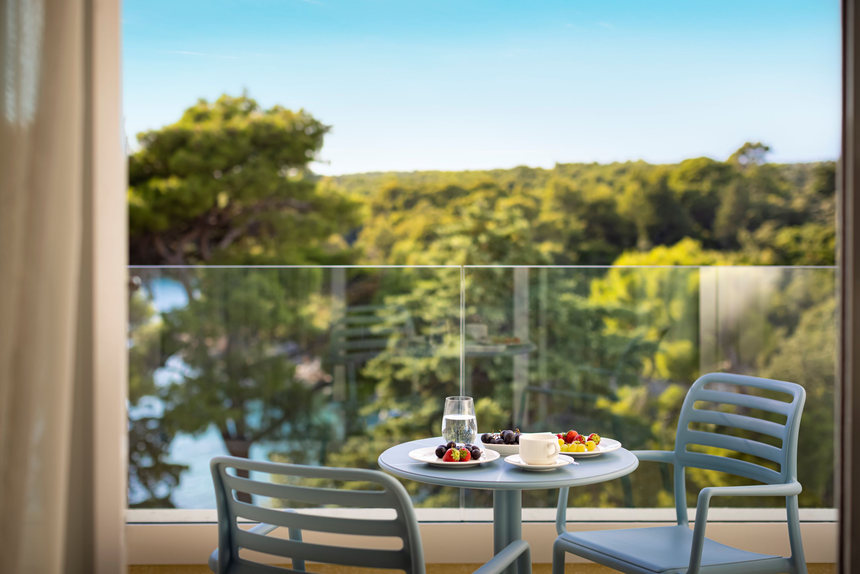 Triple Superior Side Sea View