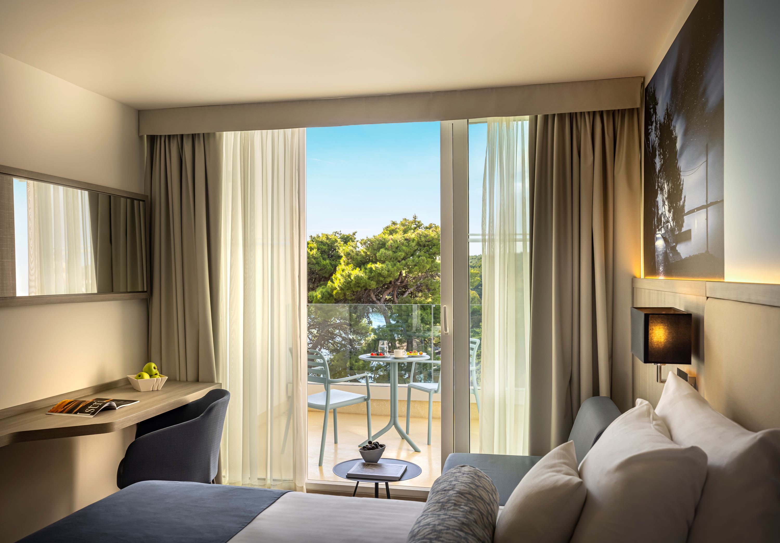 Triple Superior Side Sea View