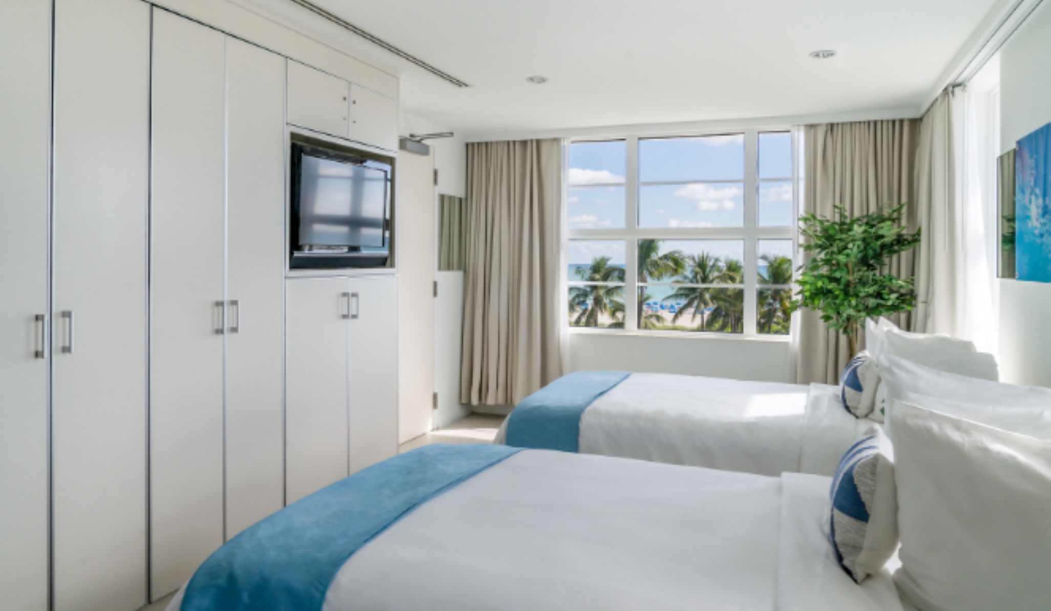 Double Ocean Front Two Double Beds