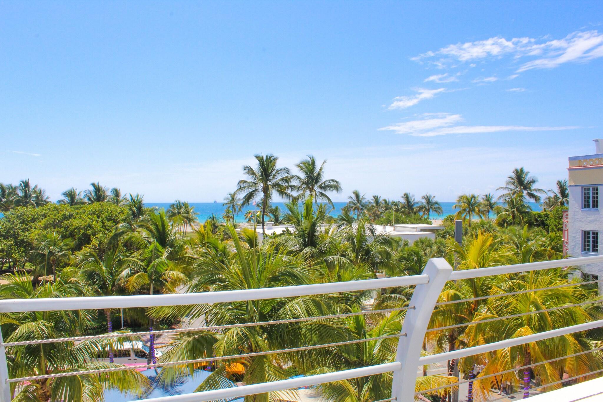 Quadruple Ocean Front Two Double Beds