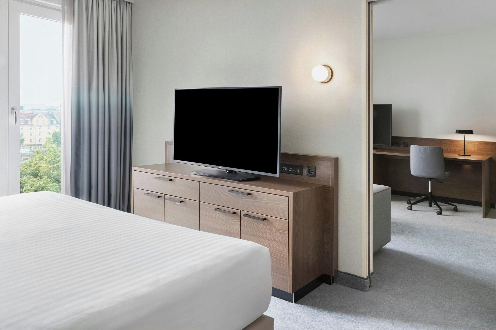 Junior Suite City View King Bed