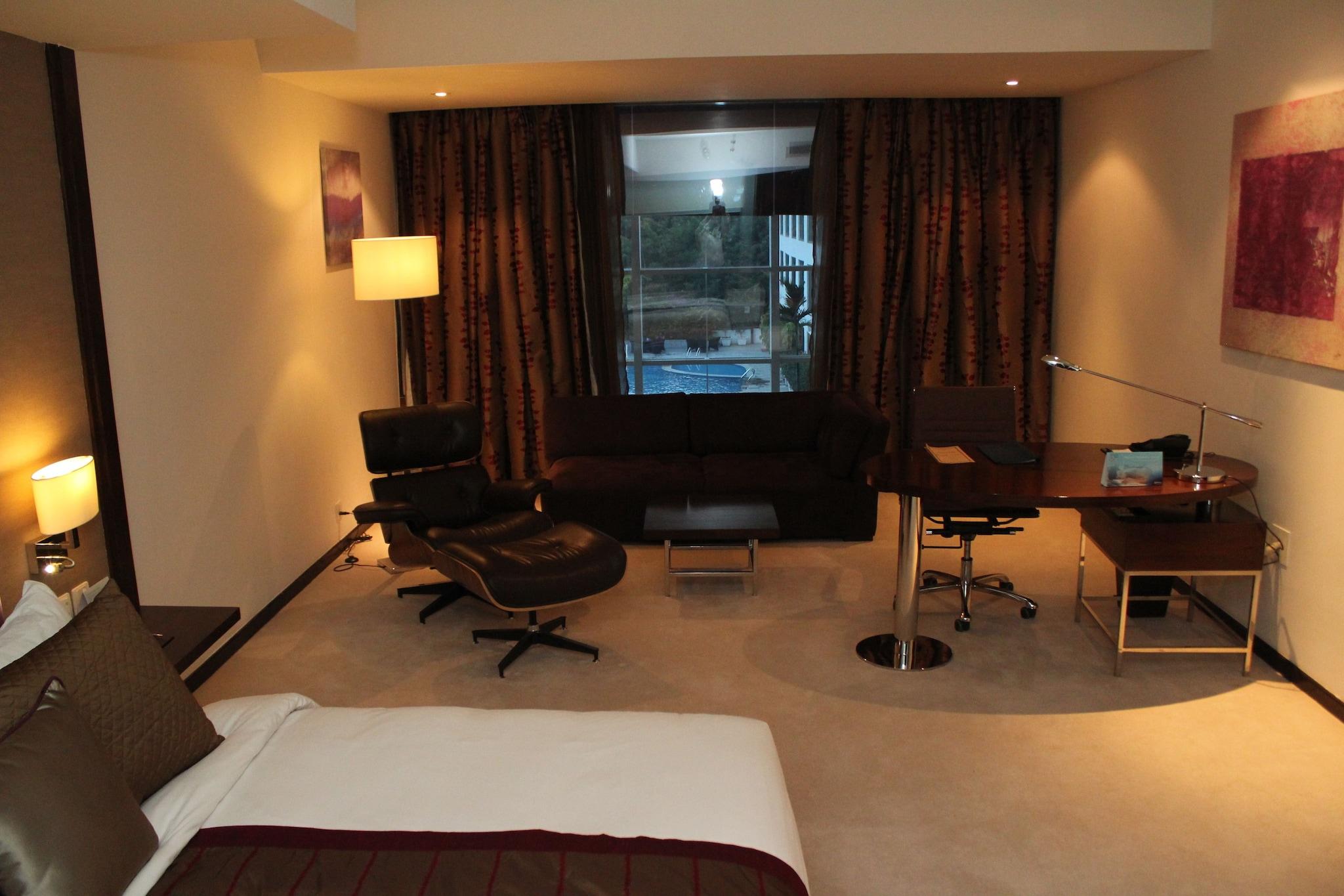 Double Business King Bed