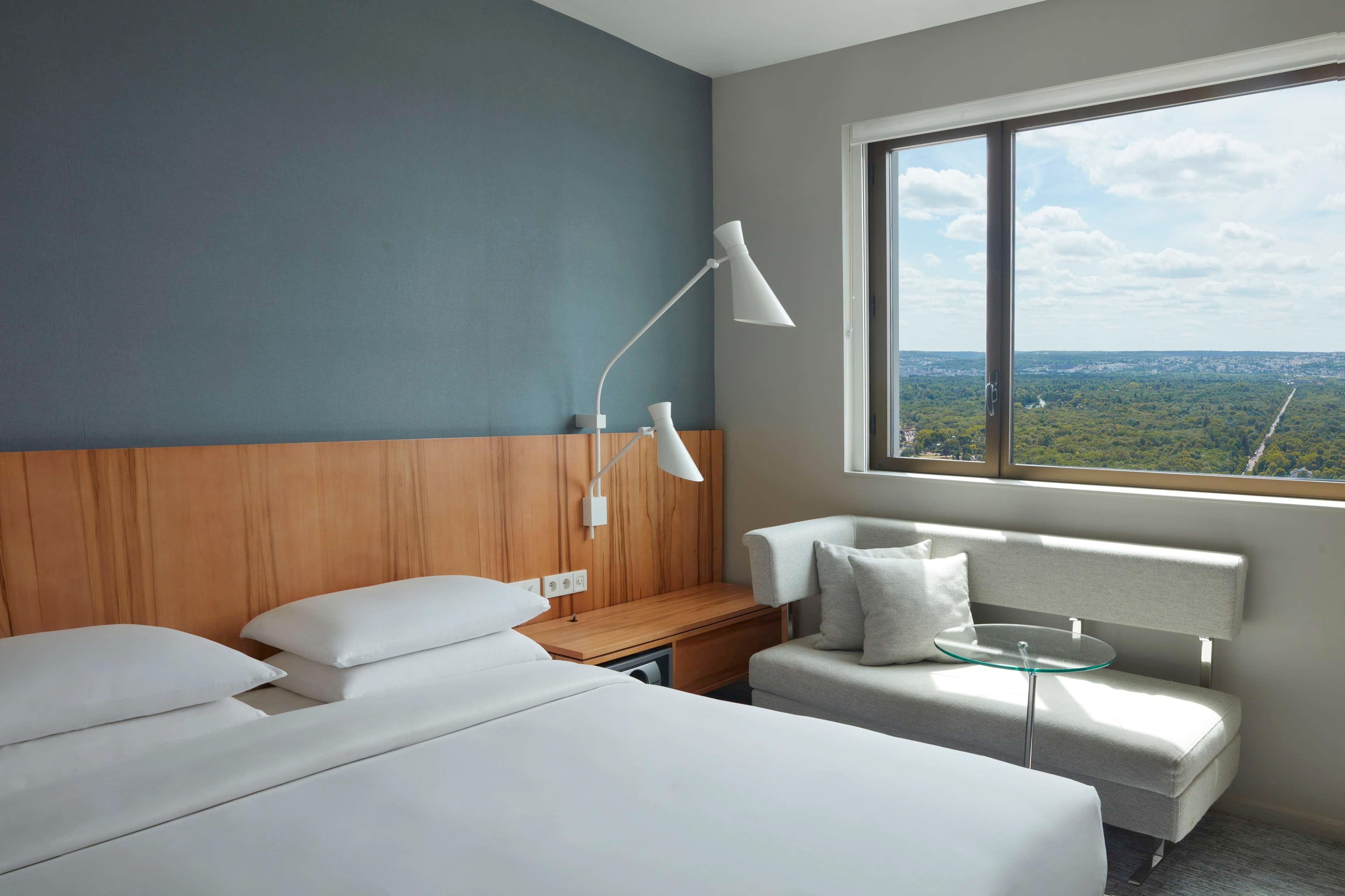 Double Club King Bed