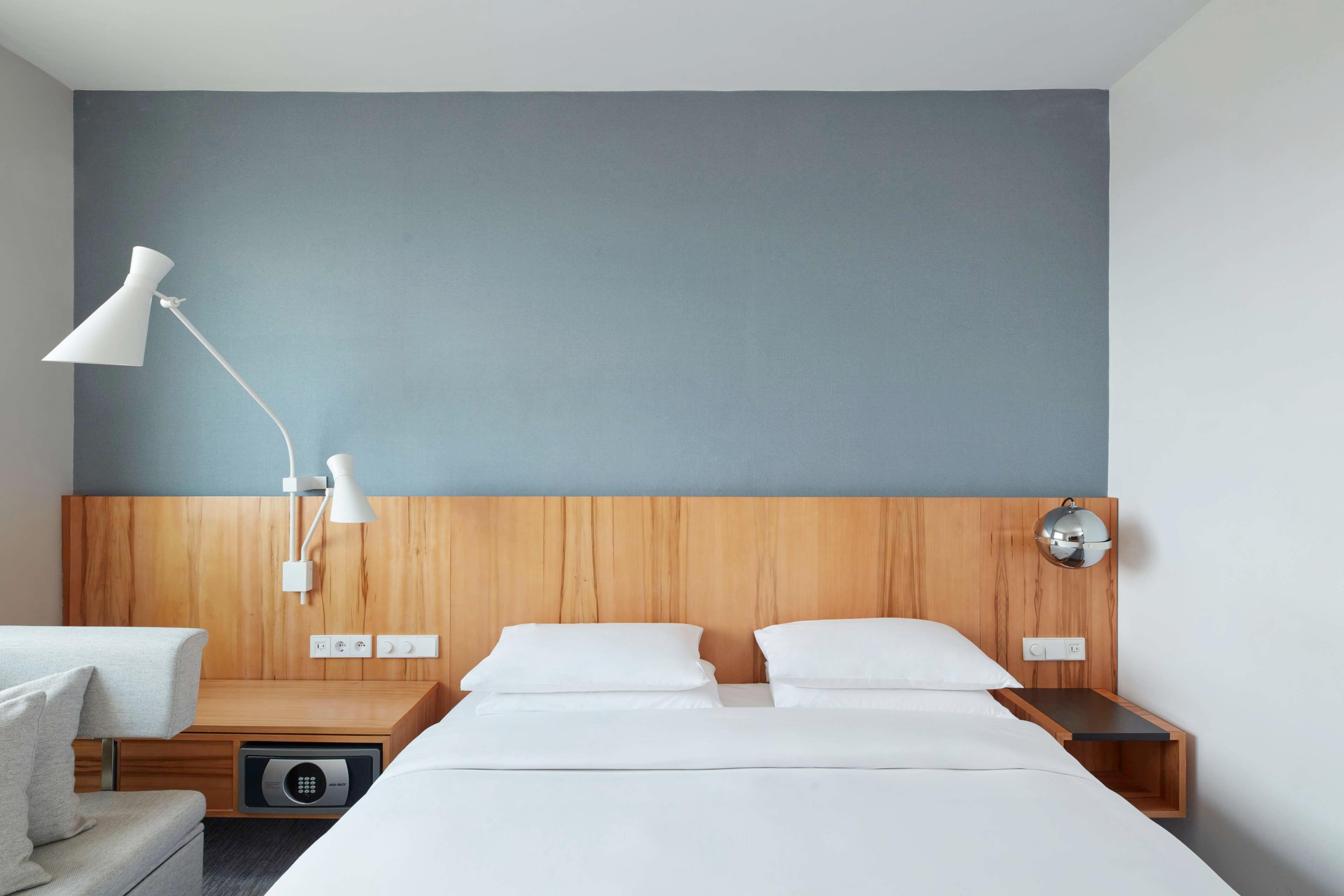 Double Club King Bed