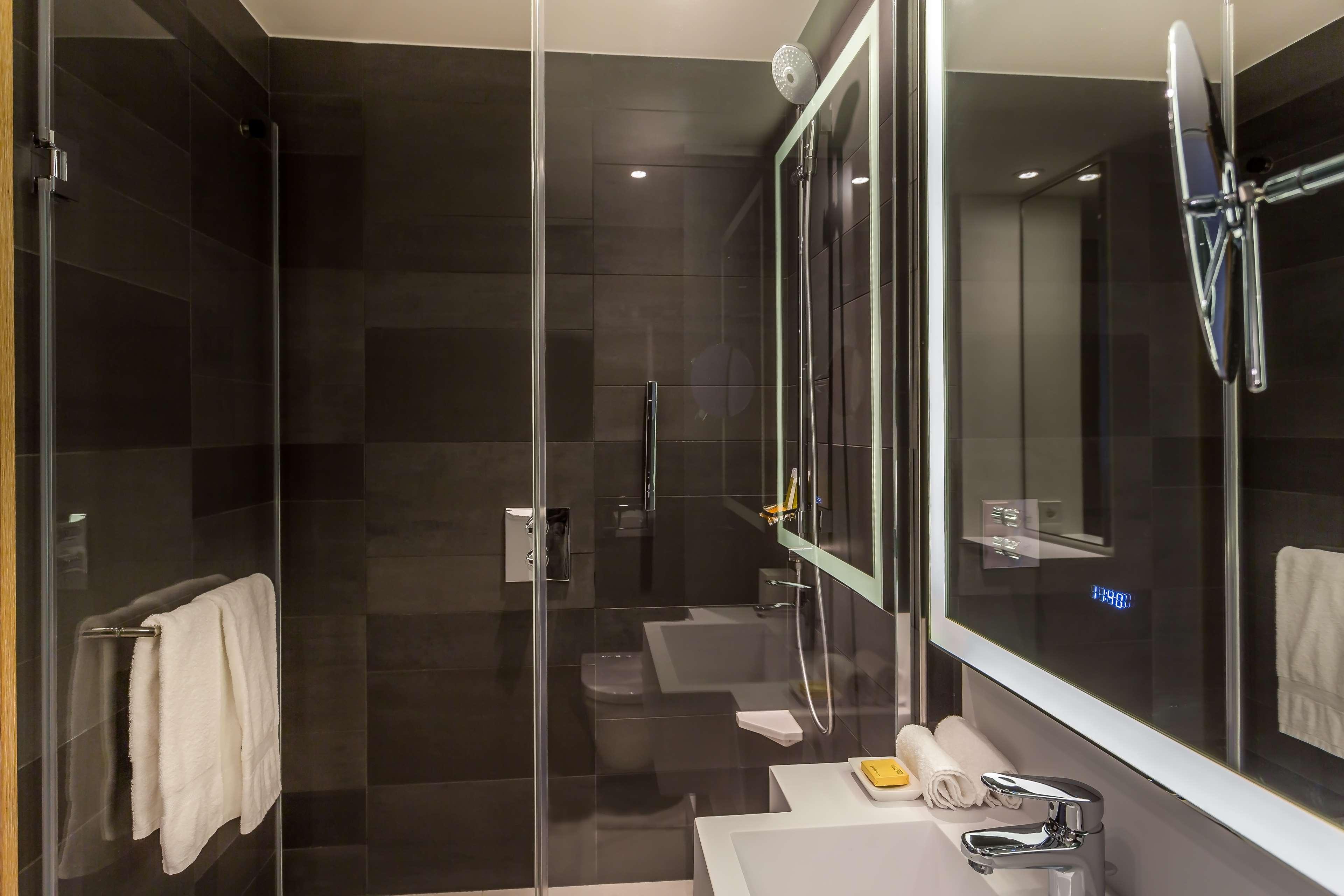 Double Club King Bed