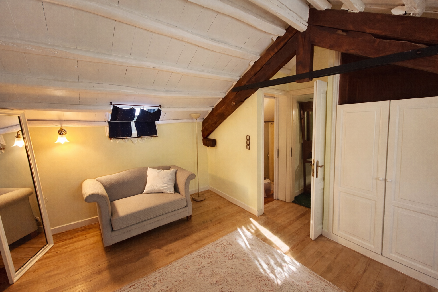 Suite King Size Bed