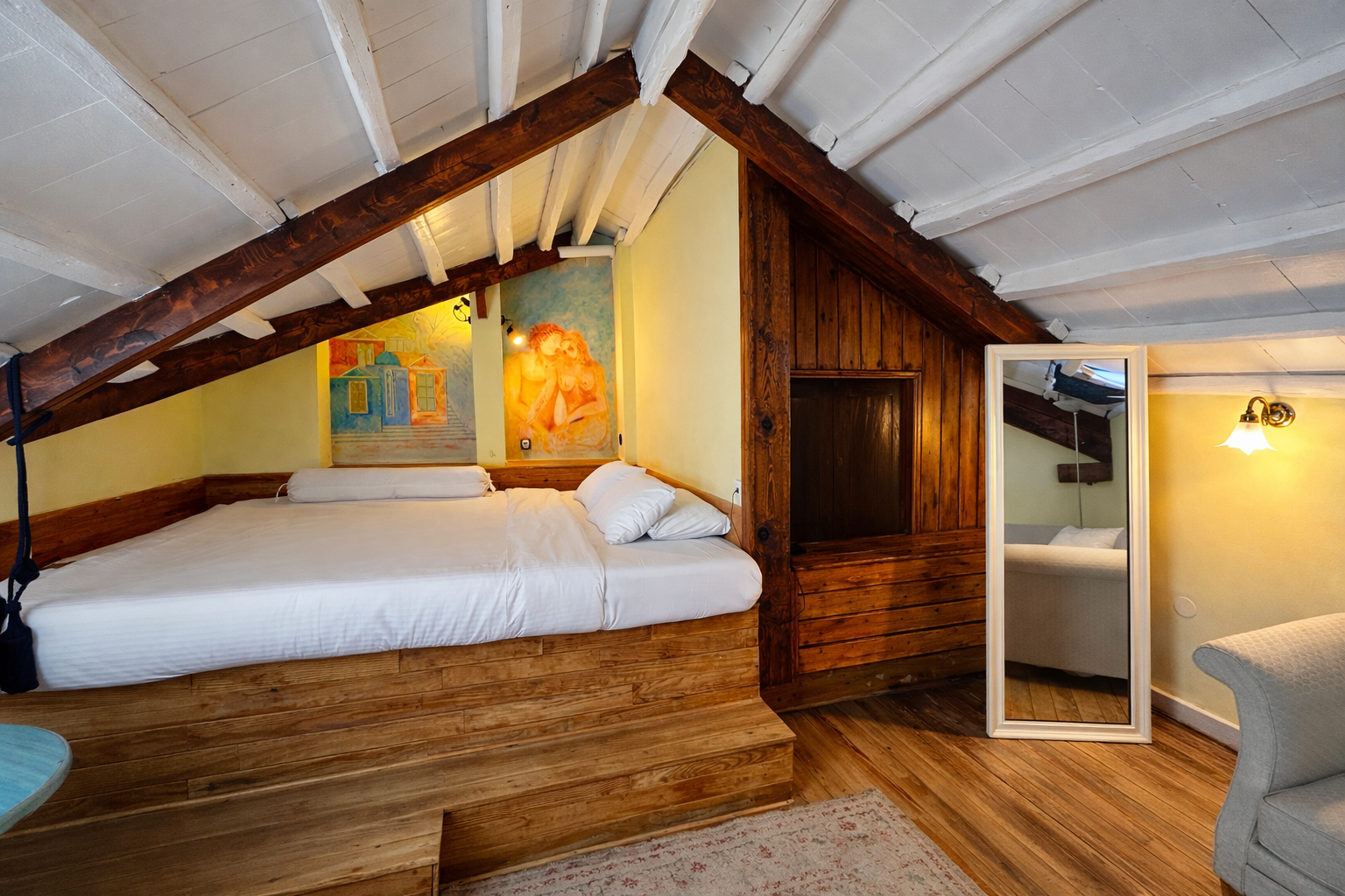 Suite King Size Bed