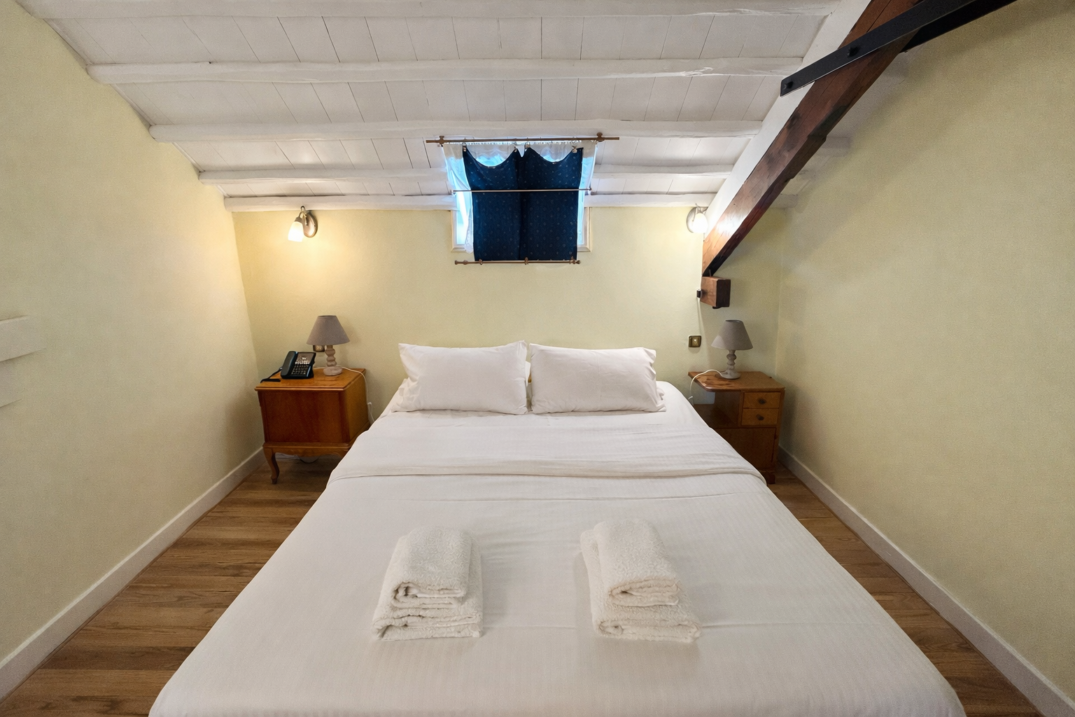 Suite King Size Bed
