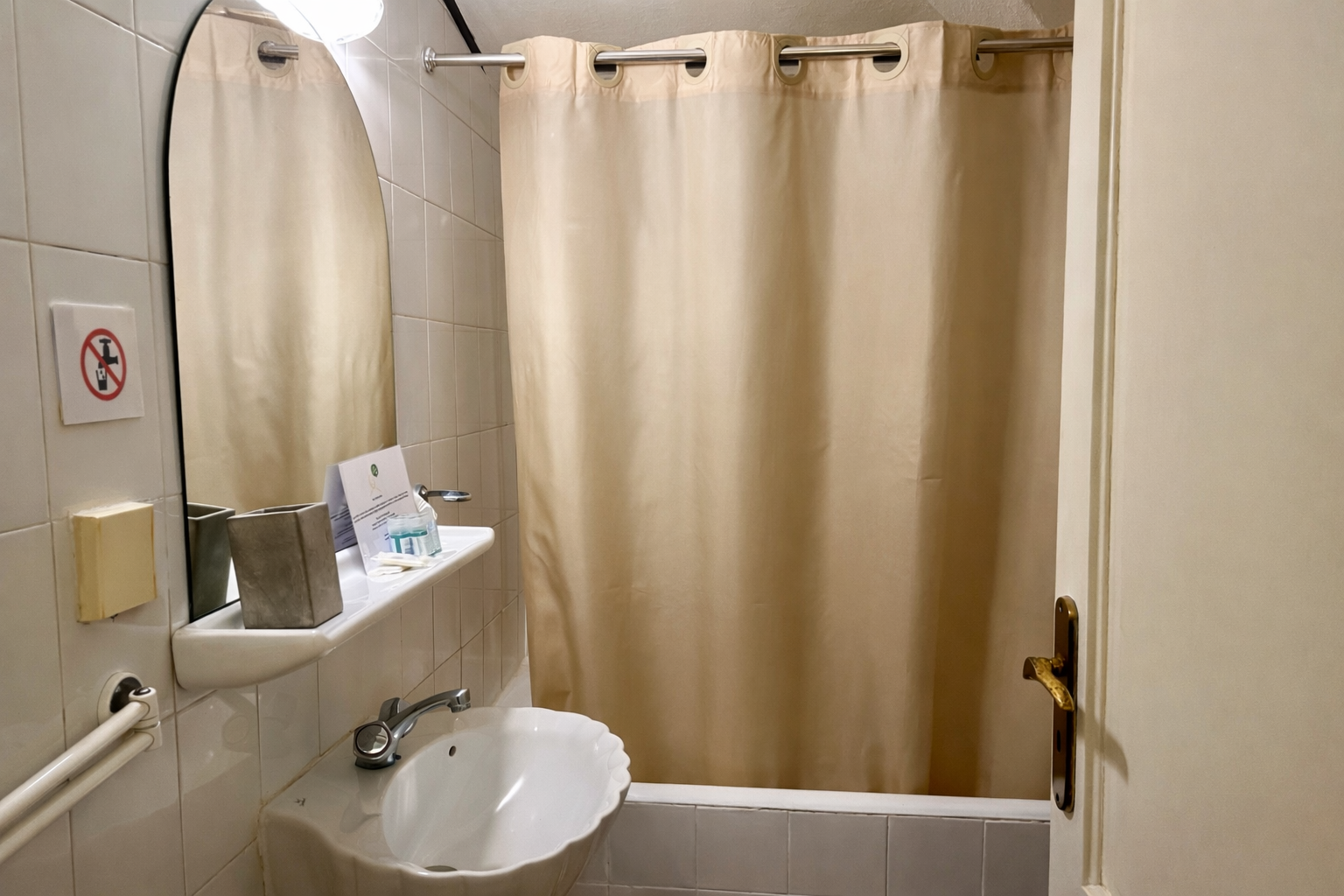 Suite King Size Bed