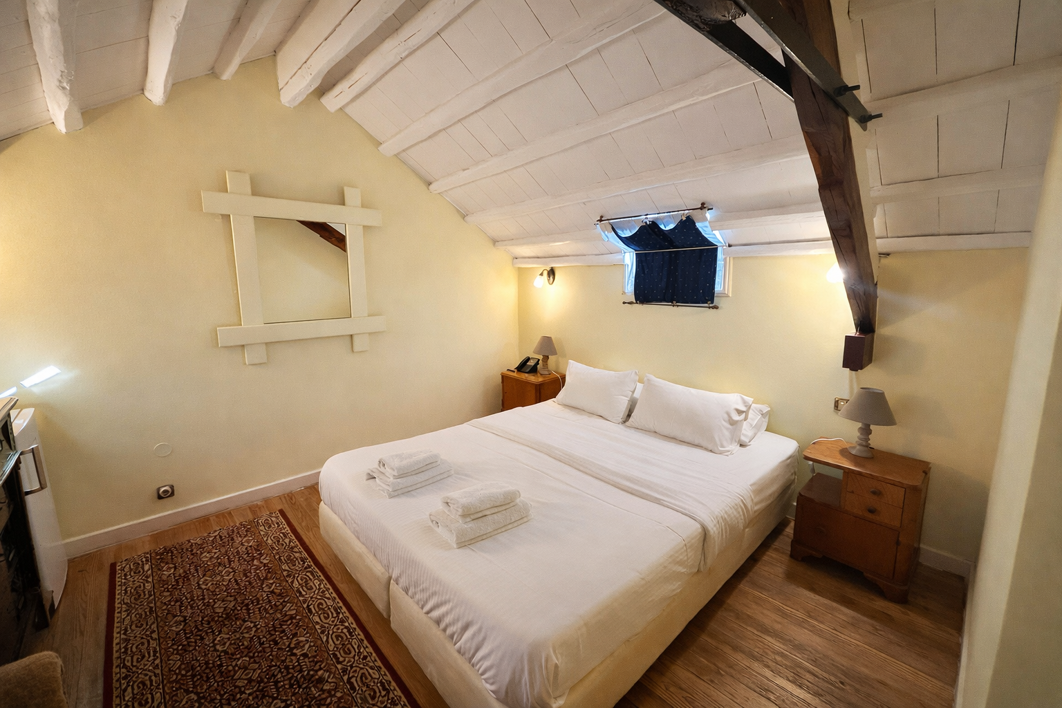 Suite King Size Bed