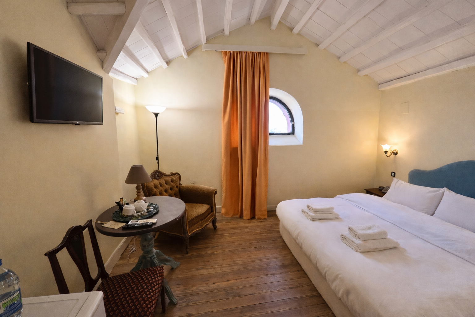 Suite King Size Bed