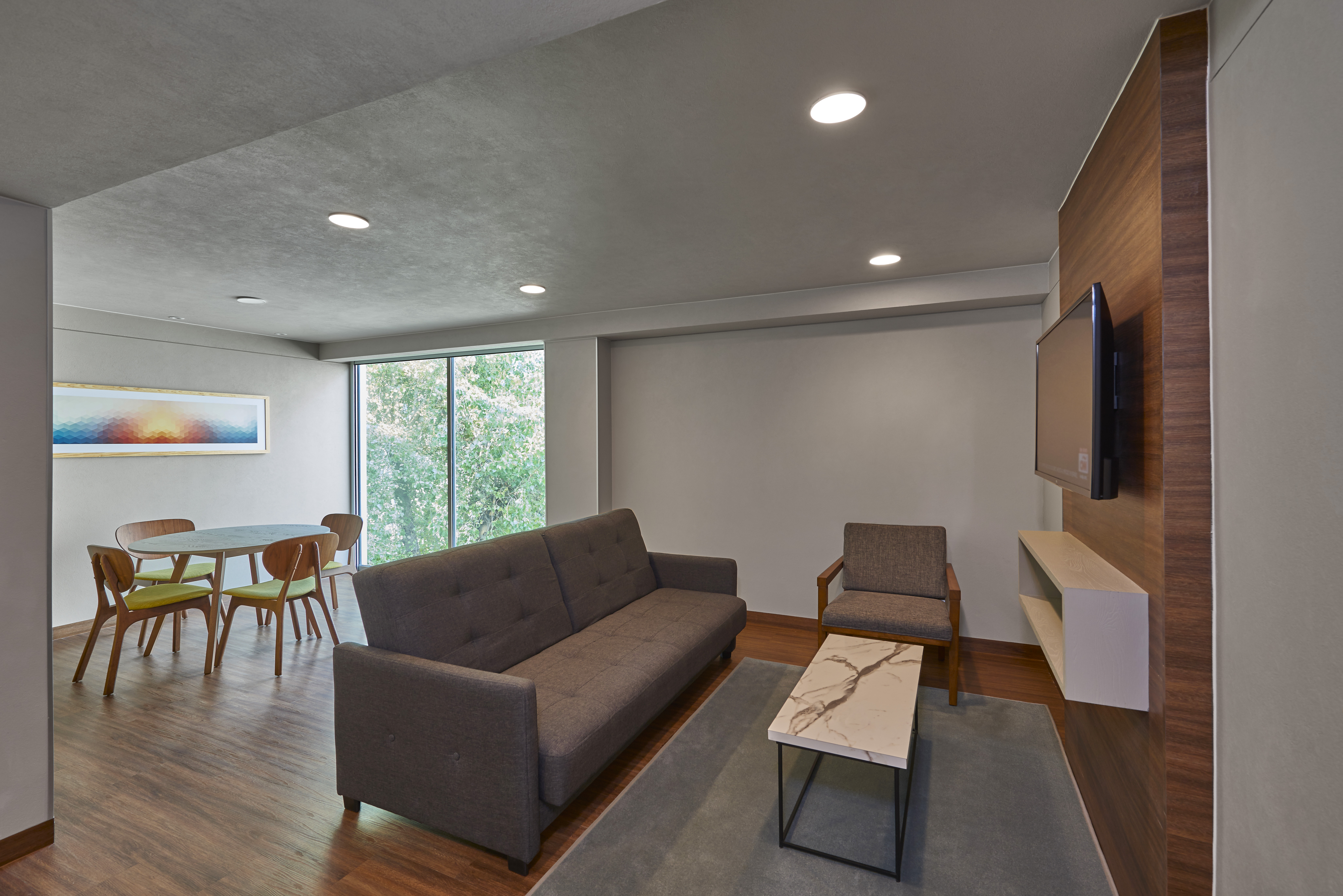 Suite Capacity 1