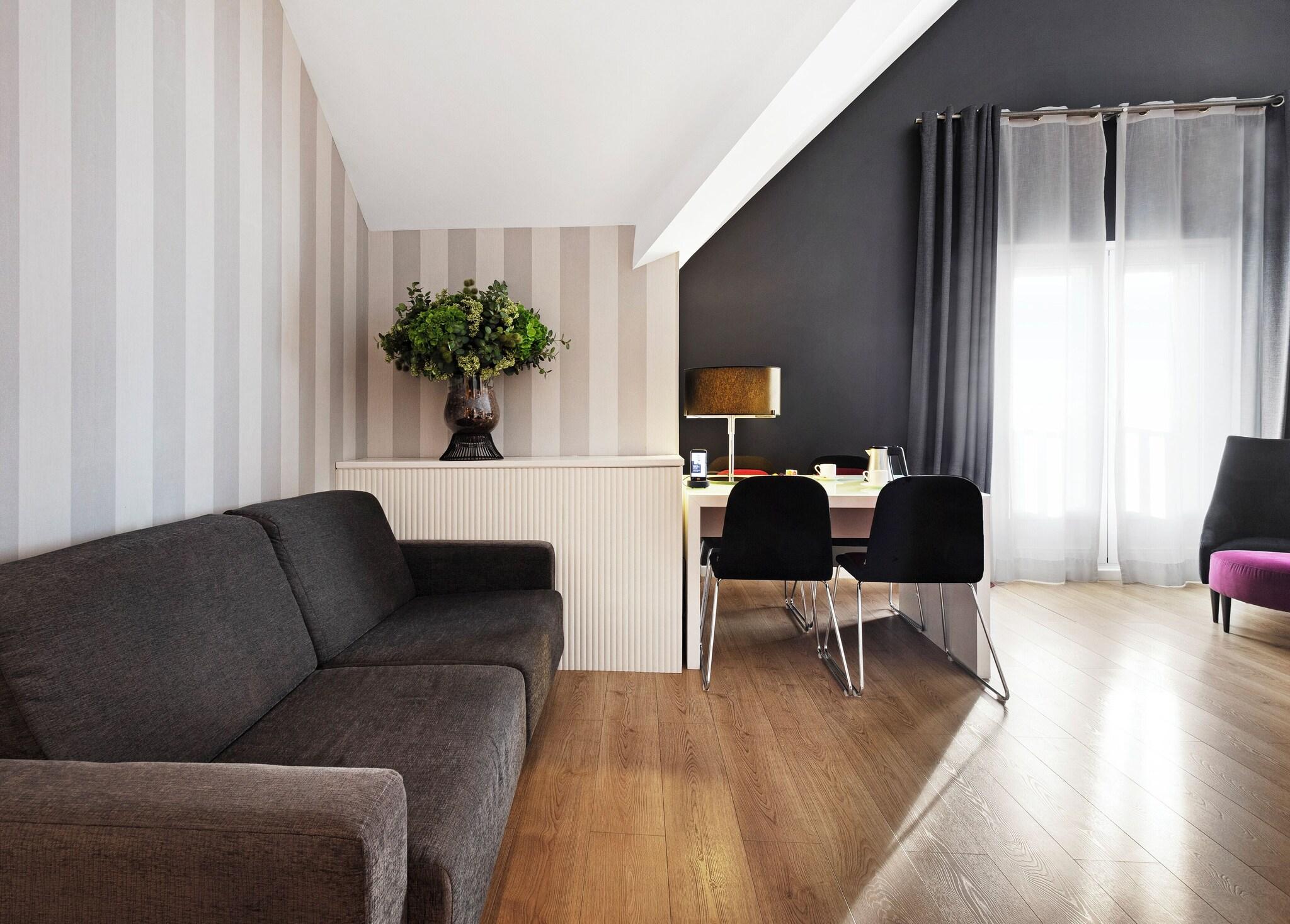 Junior Suite Queen Size Bed