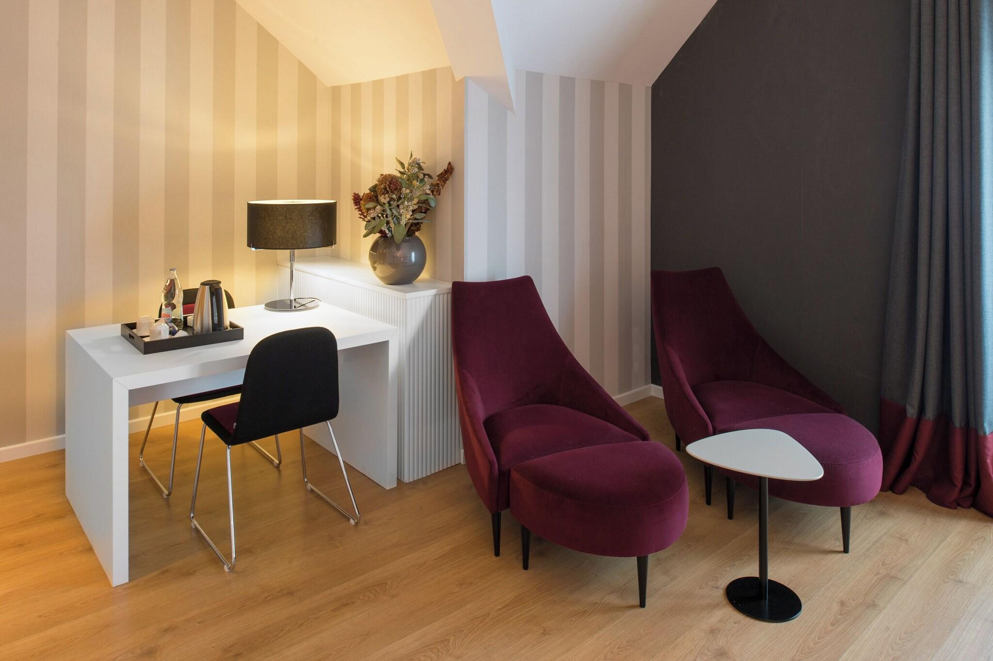 Junior Suite Queen Size Bed