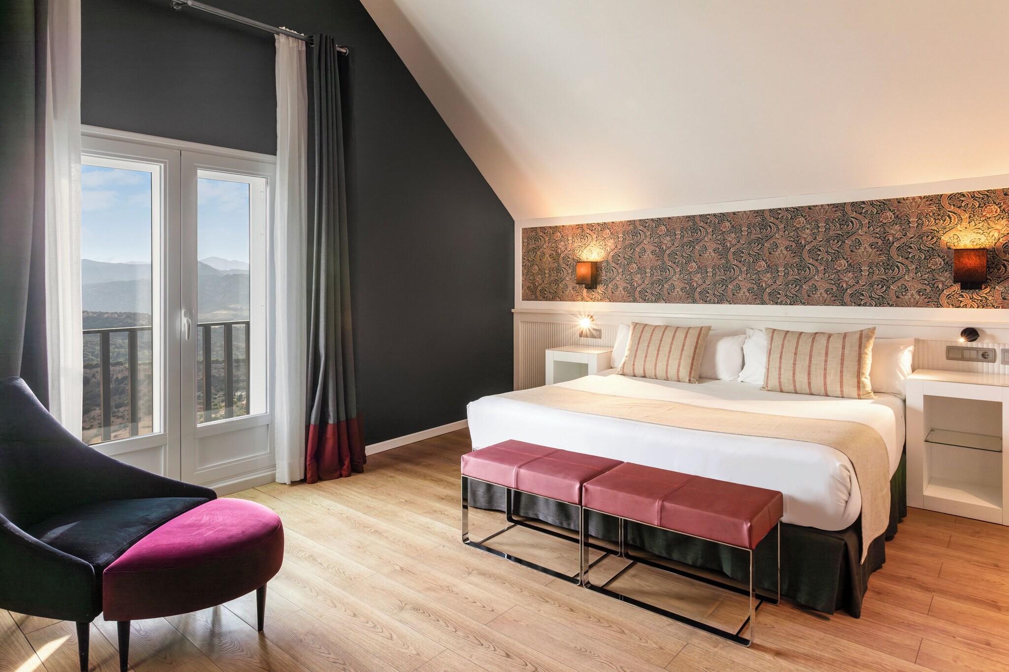 Junior Suite Queen Size Bed