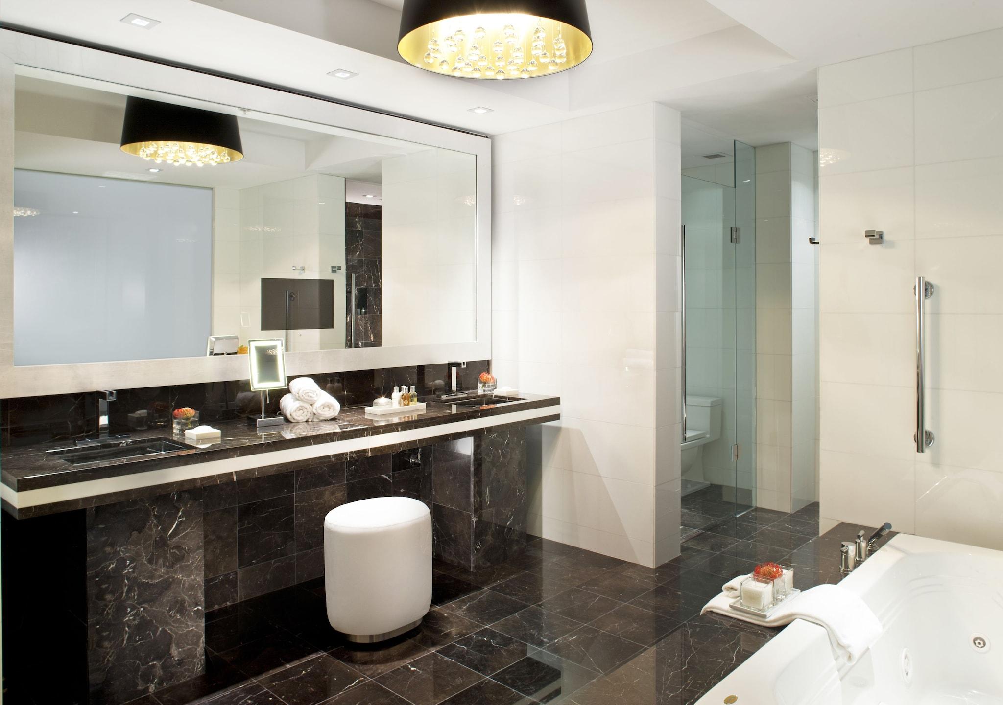 Junior Suite City View King Bed