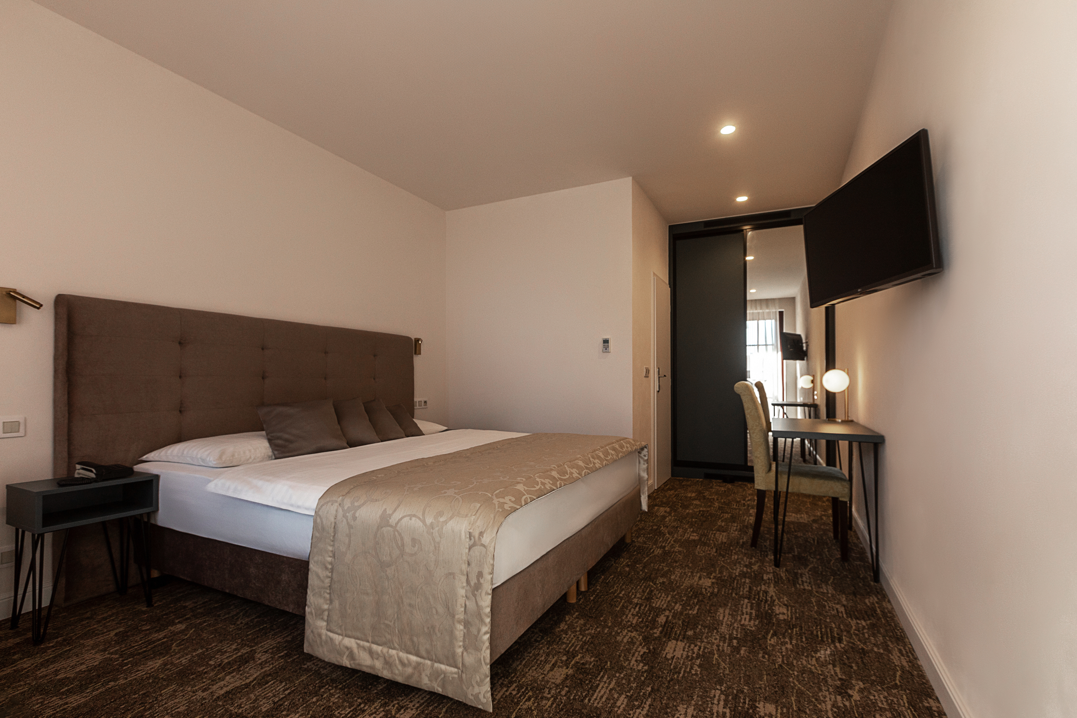 Double Queen Size Bed