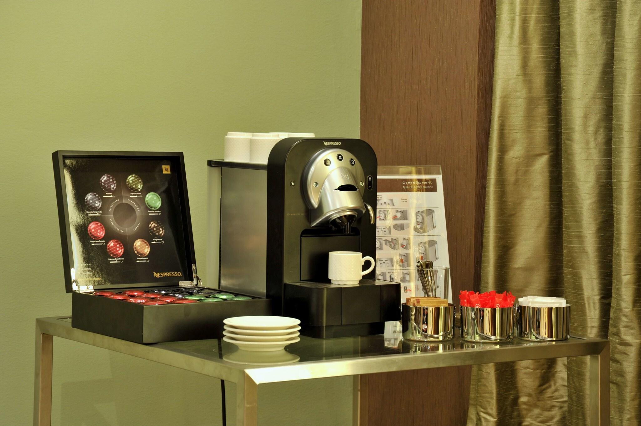 Suite Pool View King Bed