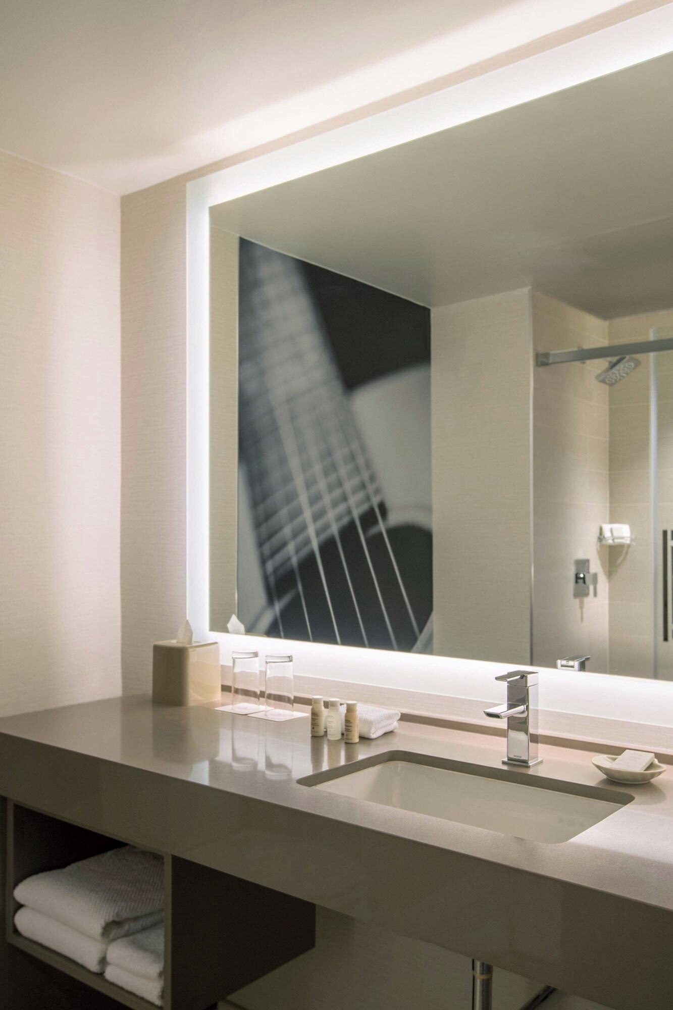 Double Deluxe King Bed